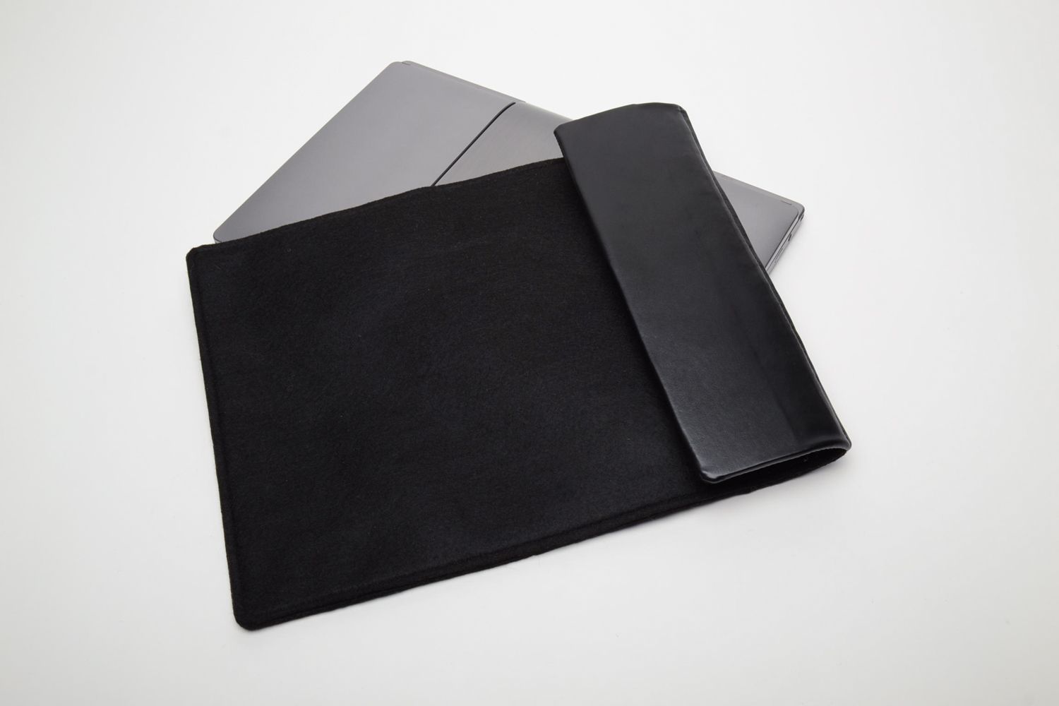 Handmade black tablet case photo 3