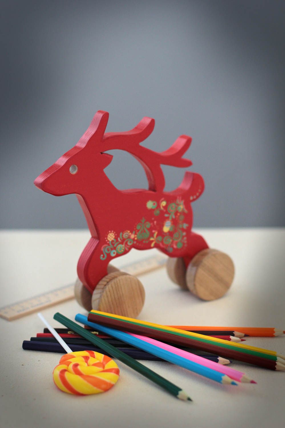 Juguete artesanal ciervo rojo juguete de madera con ruedas regalo para niño foto 1
