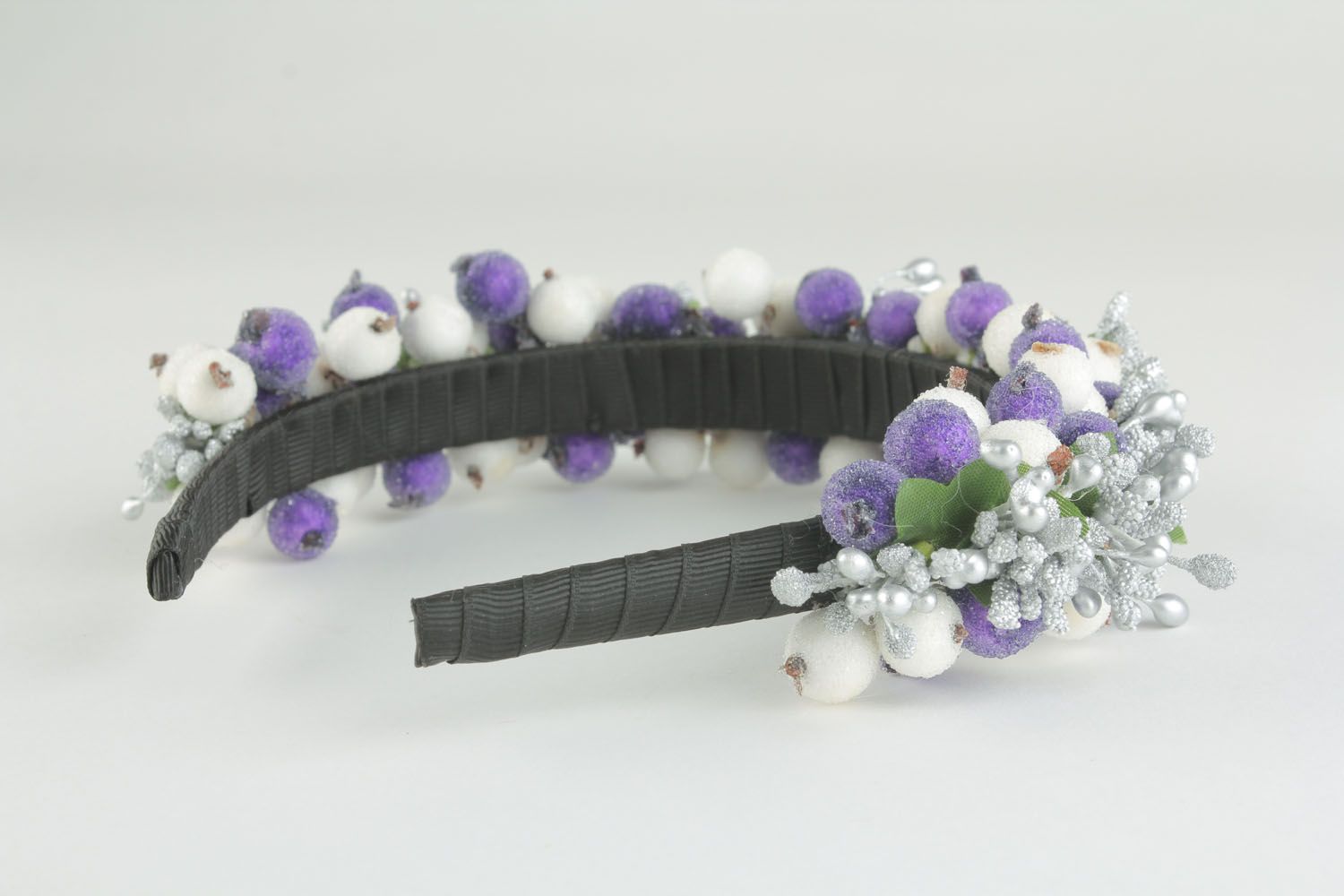 Serre-tête à fleurs et baies fait main blanc violet accessoire pour femme photo 2