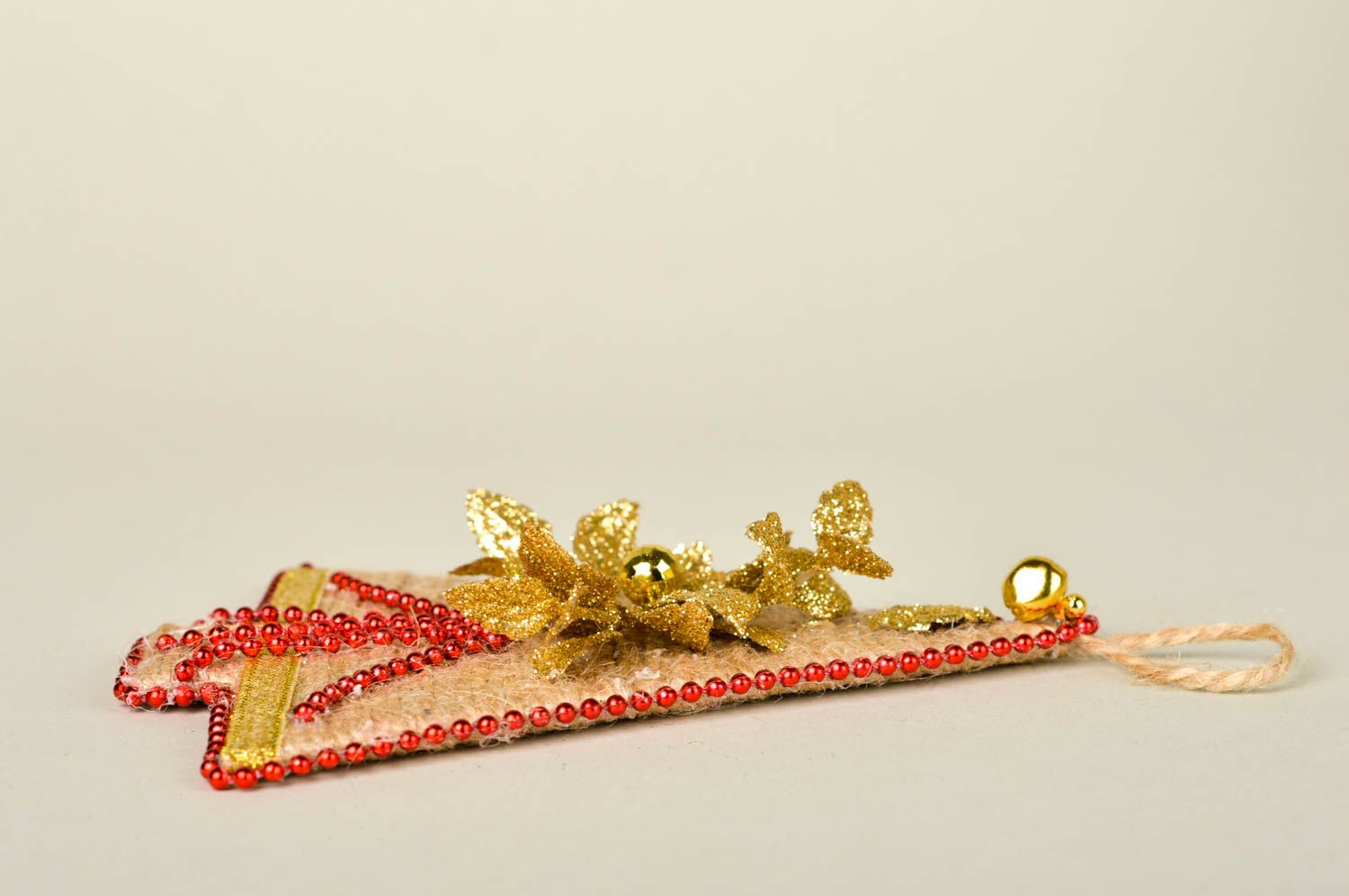 Игрушка ручной работы елочка игрушка на Новый год елочная игрушка золотистая фото 2