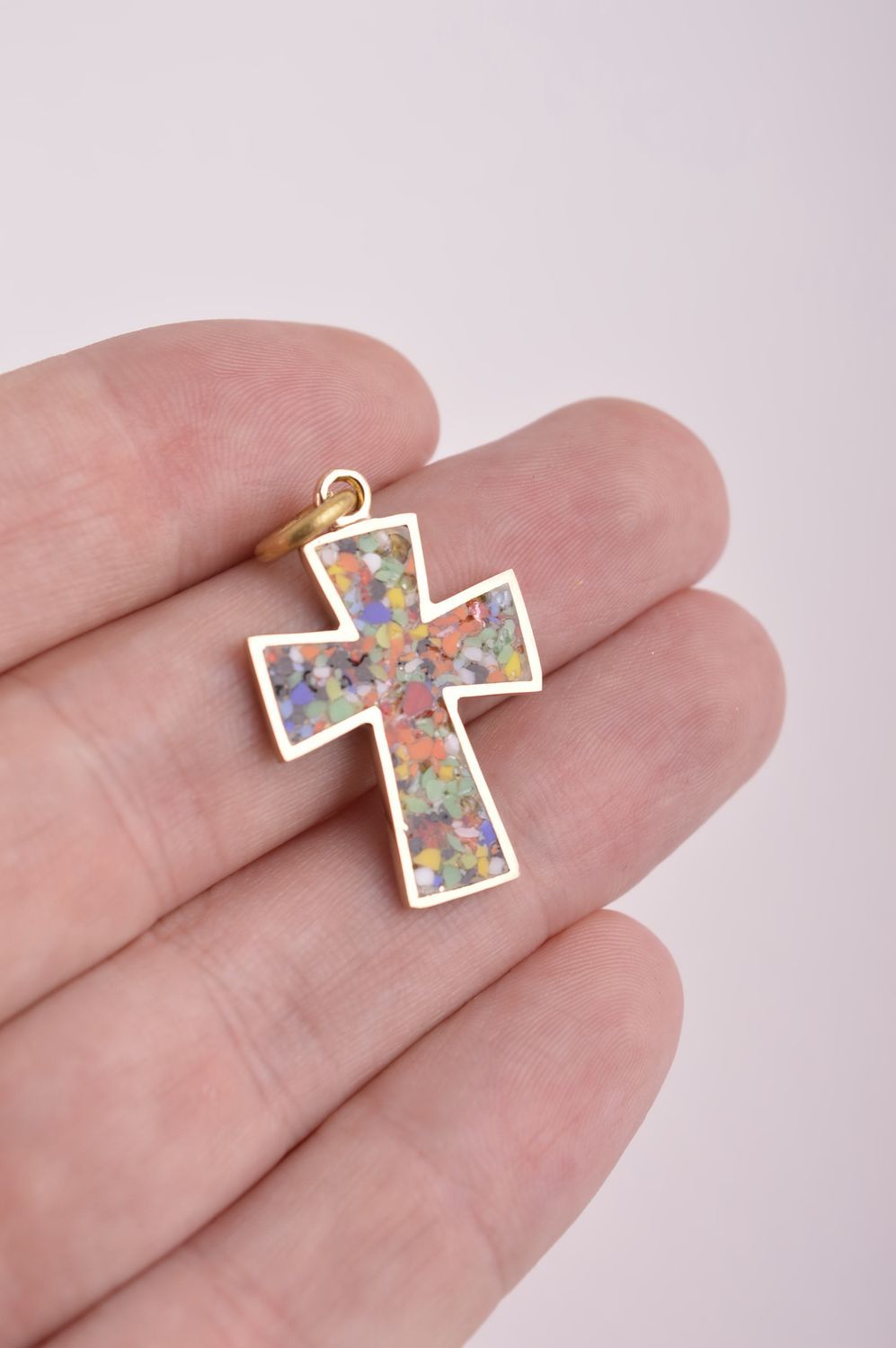 Крестик с камнями handmade подвеска на шею украшение из латуни разноцветное фото 5
