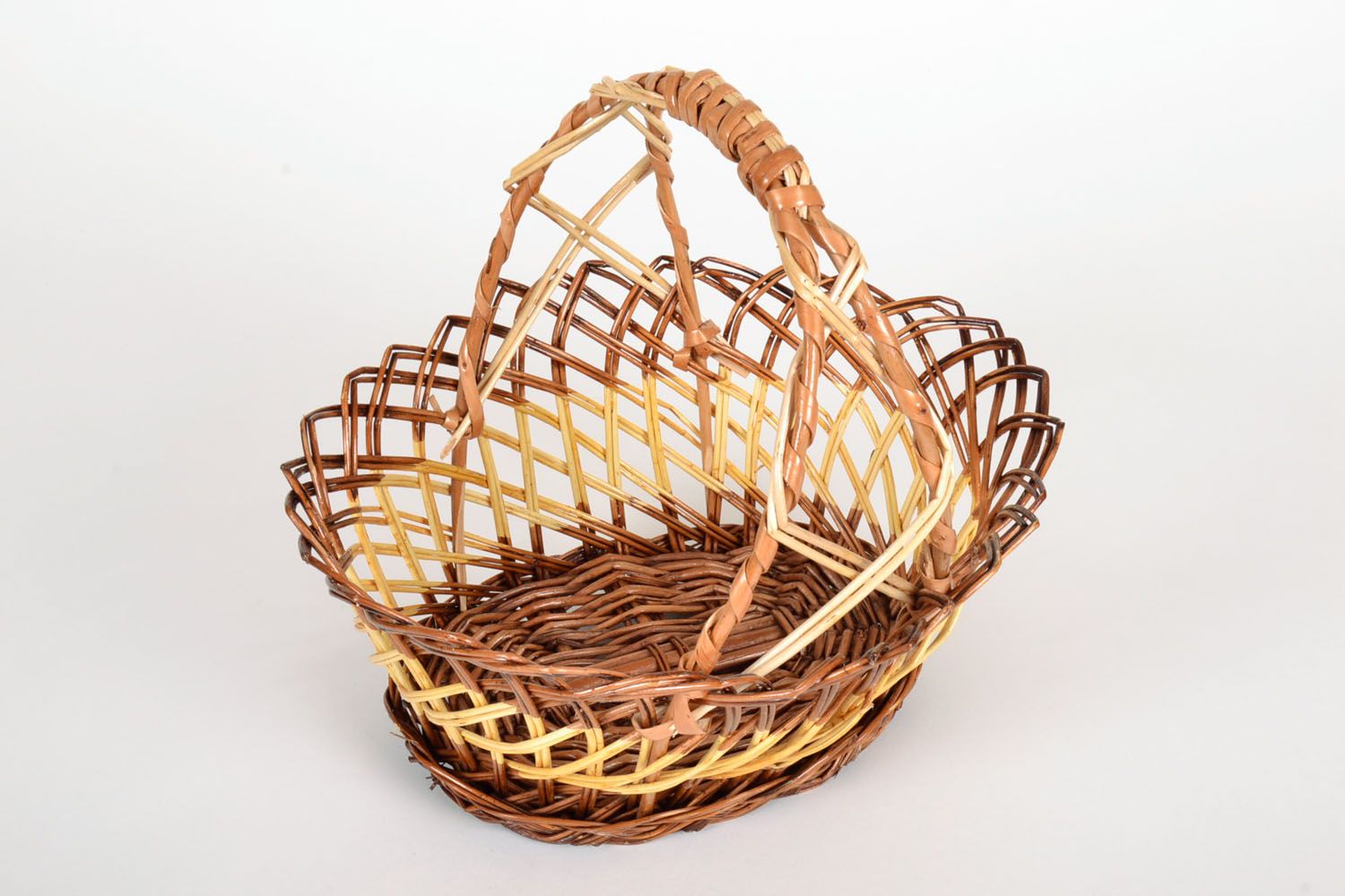 Wicker basket with handle photo 4