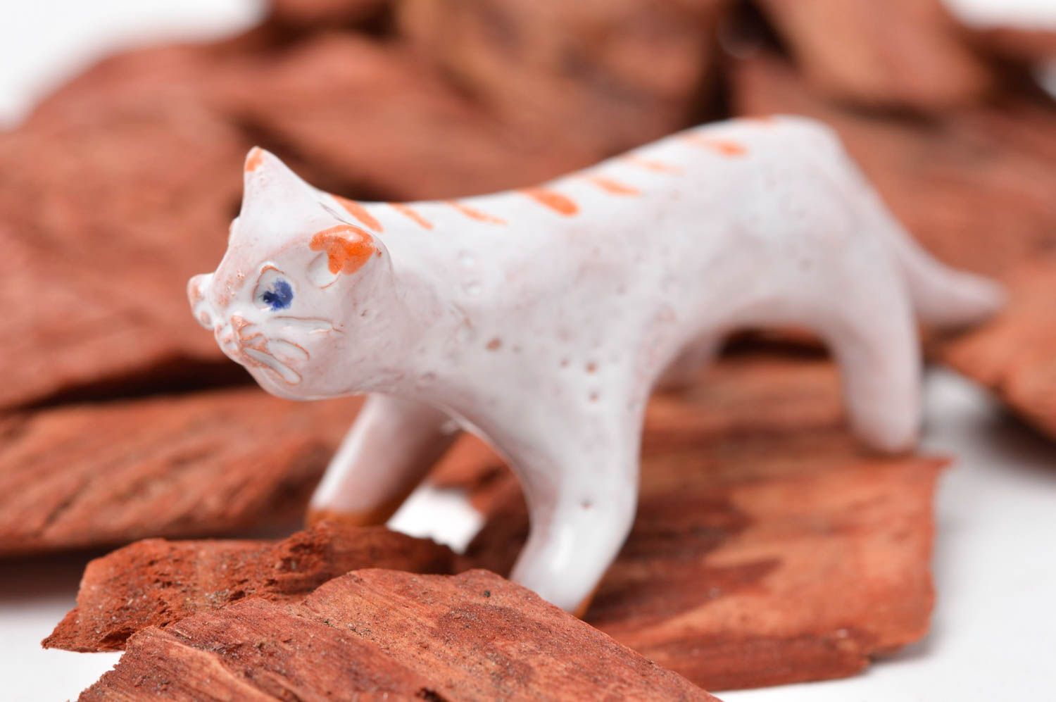 Figurine chat Statuette miniature fait main argile blanc orange Déco maison photo 1