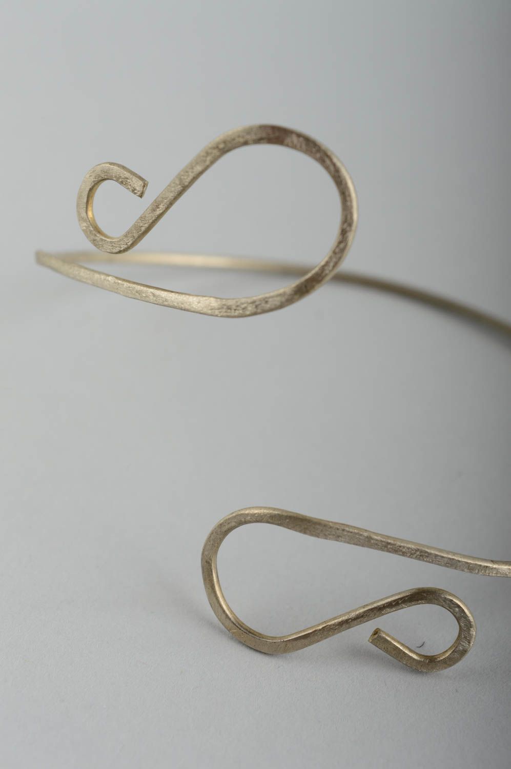 Bracciale in metallo fatto a mano accessorio originale braccialetto donna foto 3