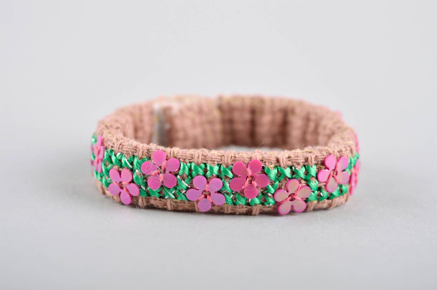 Bracelet avec fleurs Bijou fait main fin rose textile brodé Cadeau pour ado photo 3