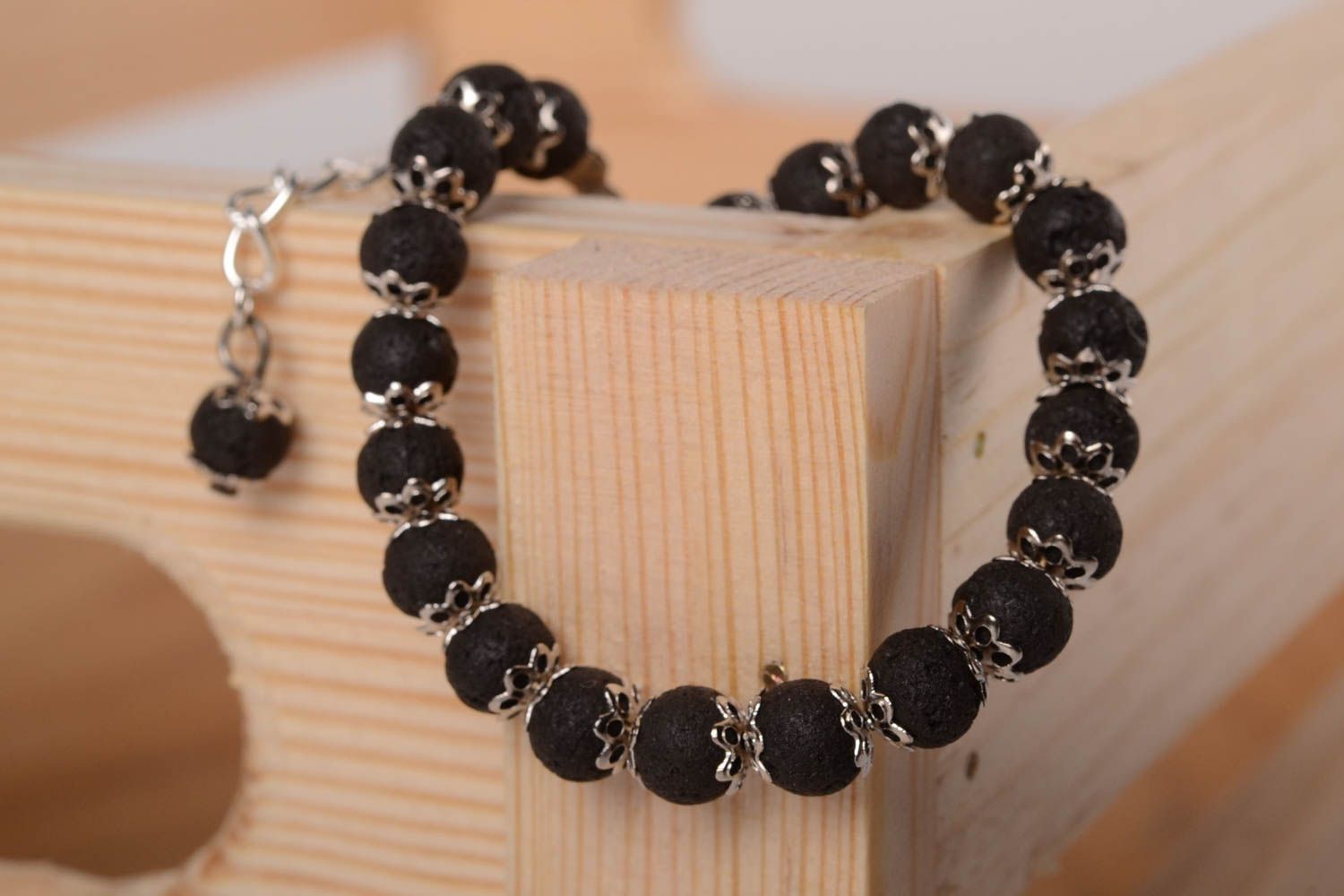 Link black beads' bracelet with silver insiders photo 2