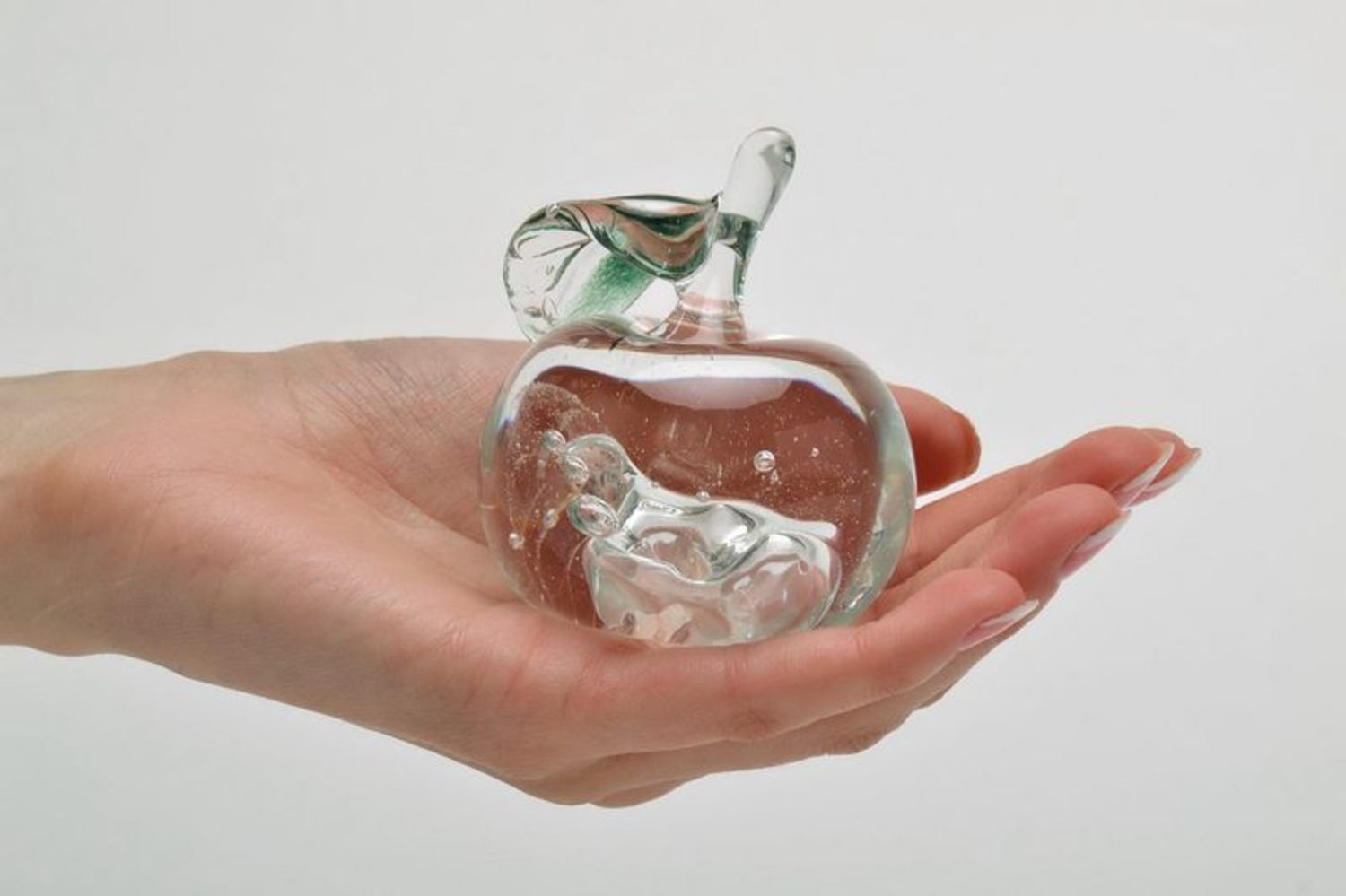Decorative apple figurine made of blown glass photo 3