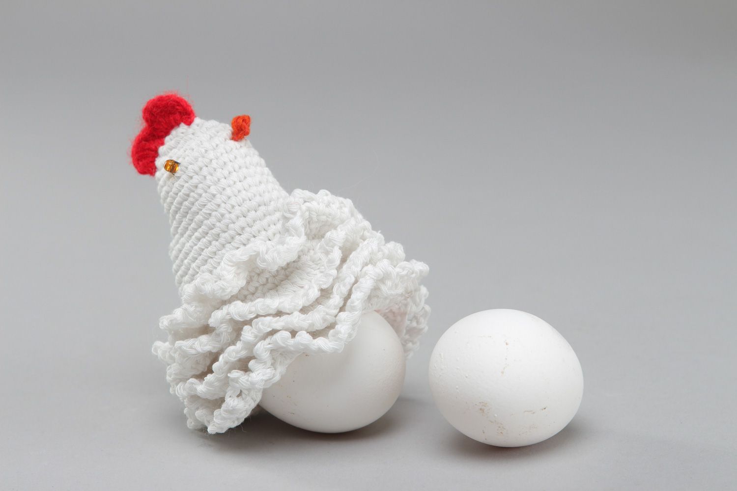 White handmade painted egg cover Easter chicken crocheted of cotton with beads  photo 3