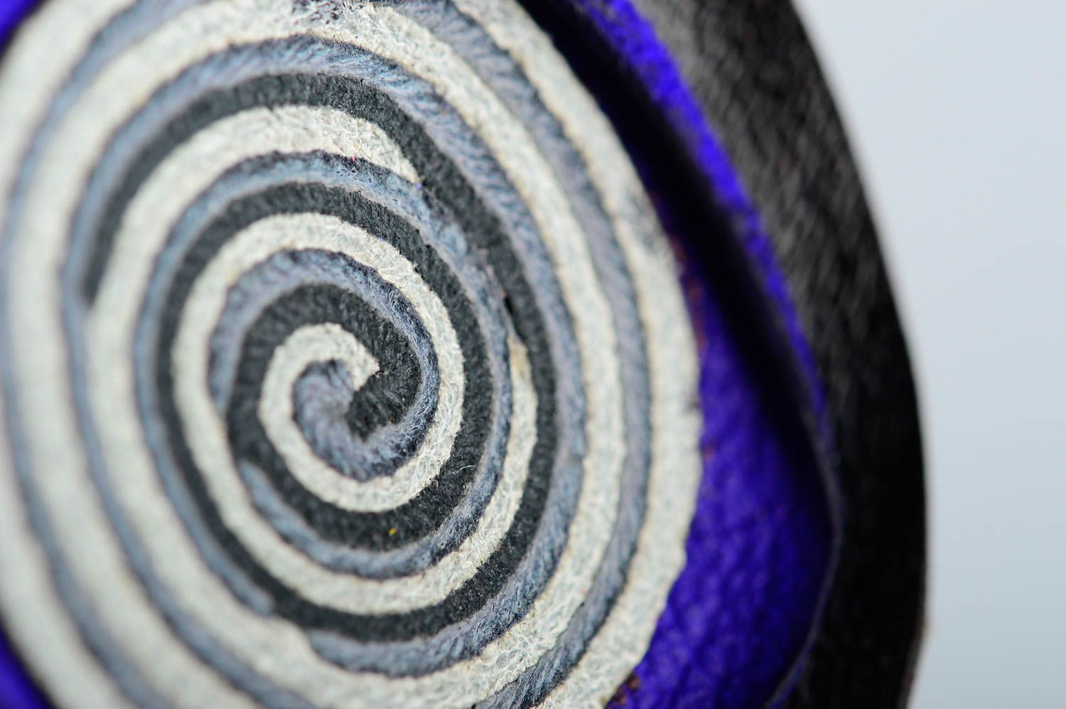 Большие серьги круглые украшение ручной работы серьги из кожи красивые фото 4