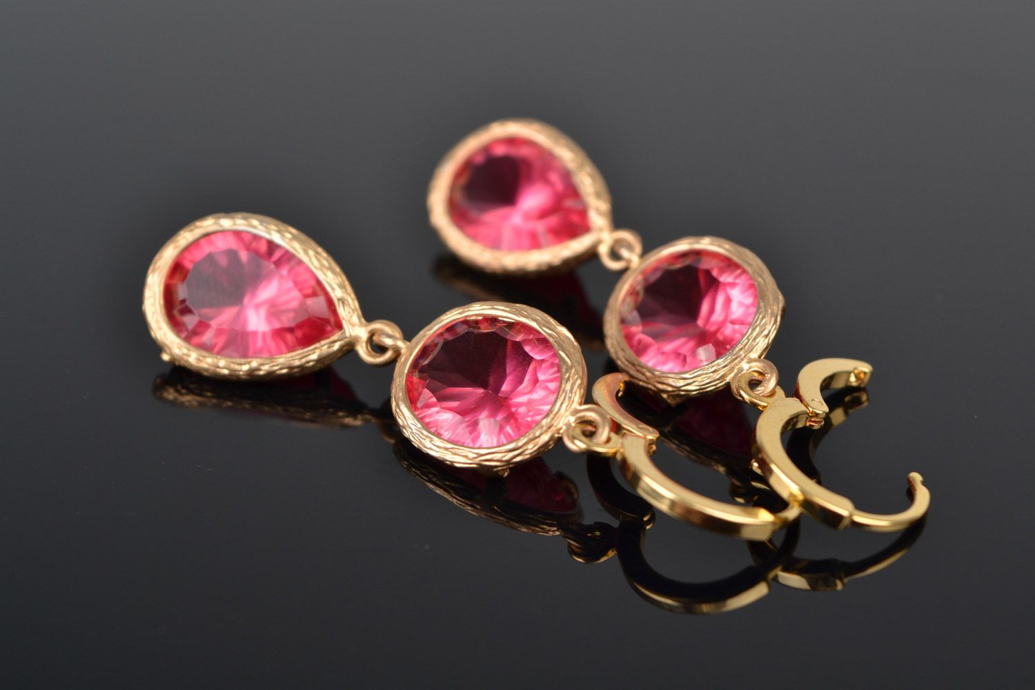Handmade elegant long earrings with pink glass beads photo 3