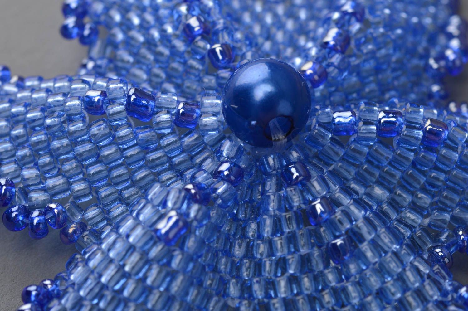 Broche fleur en perles de rocaille faite main bleue élégante cadeau pour femme photo 5