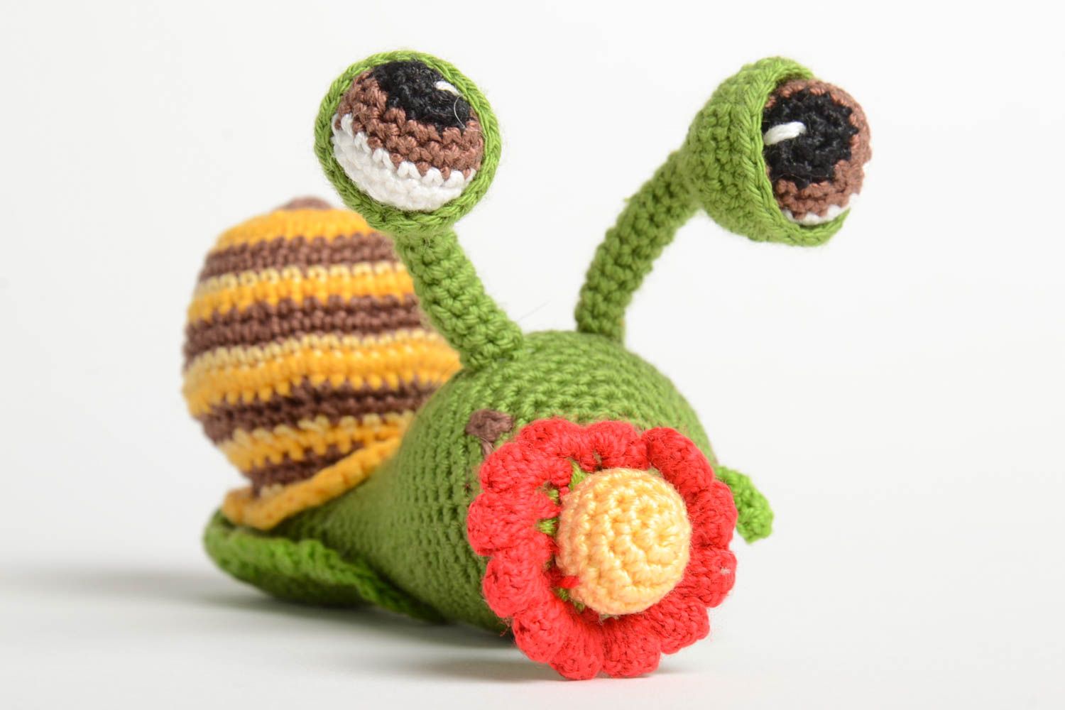 Jouet tricoté Peluche escargot fait main vert avec fleur Cadeau enfant en coton photo 5