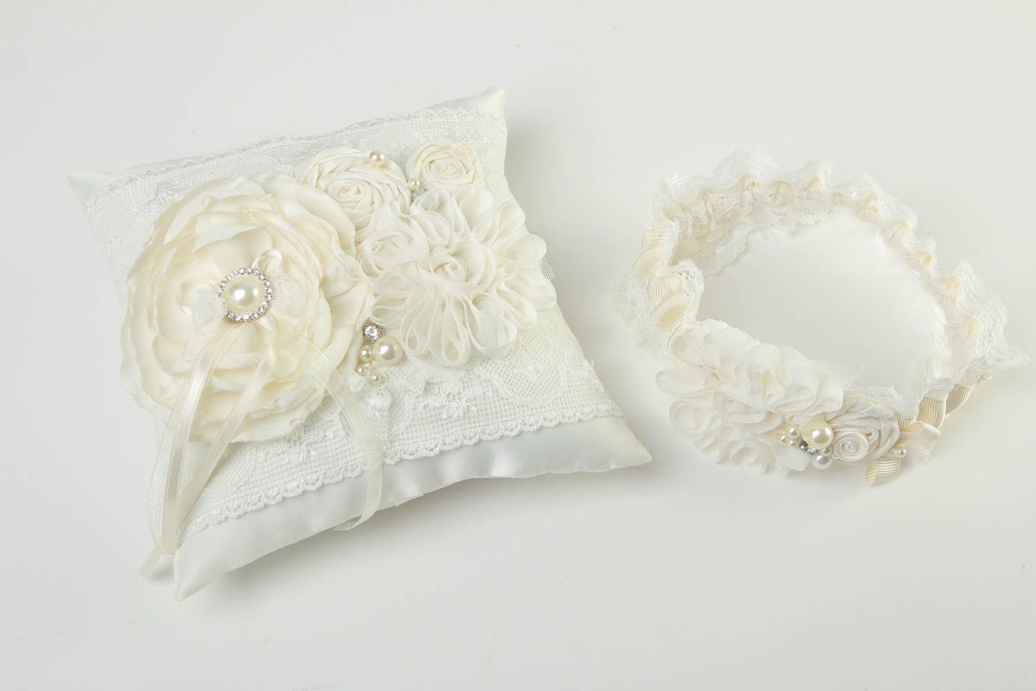 Свадебные аксессуары хэнд мэйд подушечка для колец подвязка невесты белые фото 2