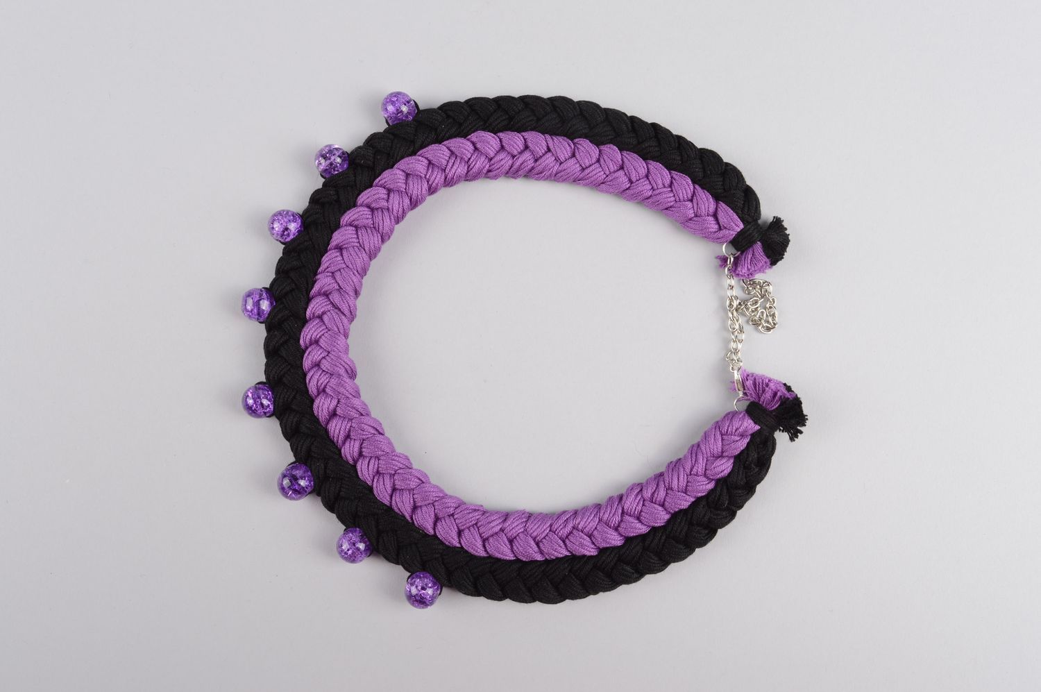 Collier textile Bijou fait main noir violet massif en fils Cadeau original photo 2