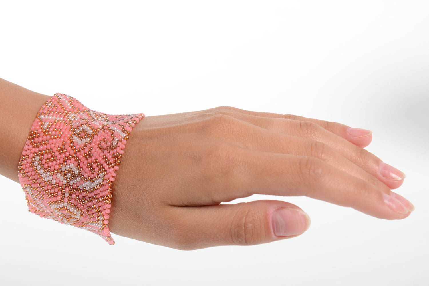 Объемный браслет из бисер розовый плетеный с узорами красивый ручной работы фото 3