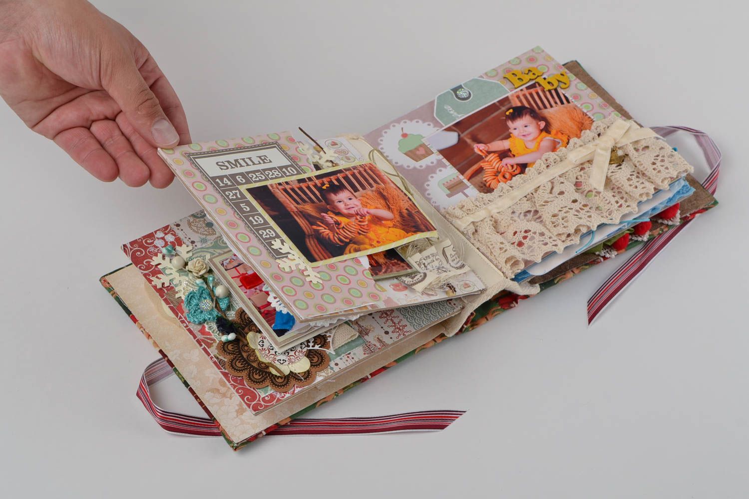 Album de famille scrap fait main en carton coton et dentelle multicolore photo 2