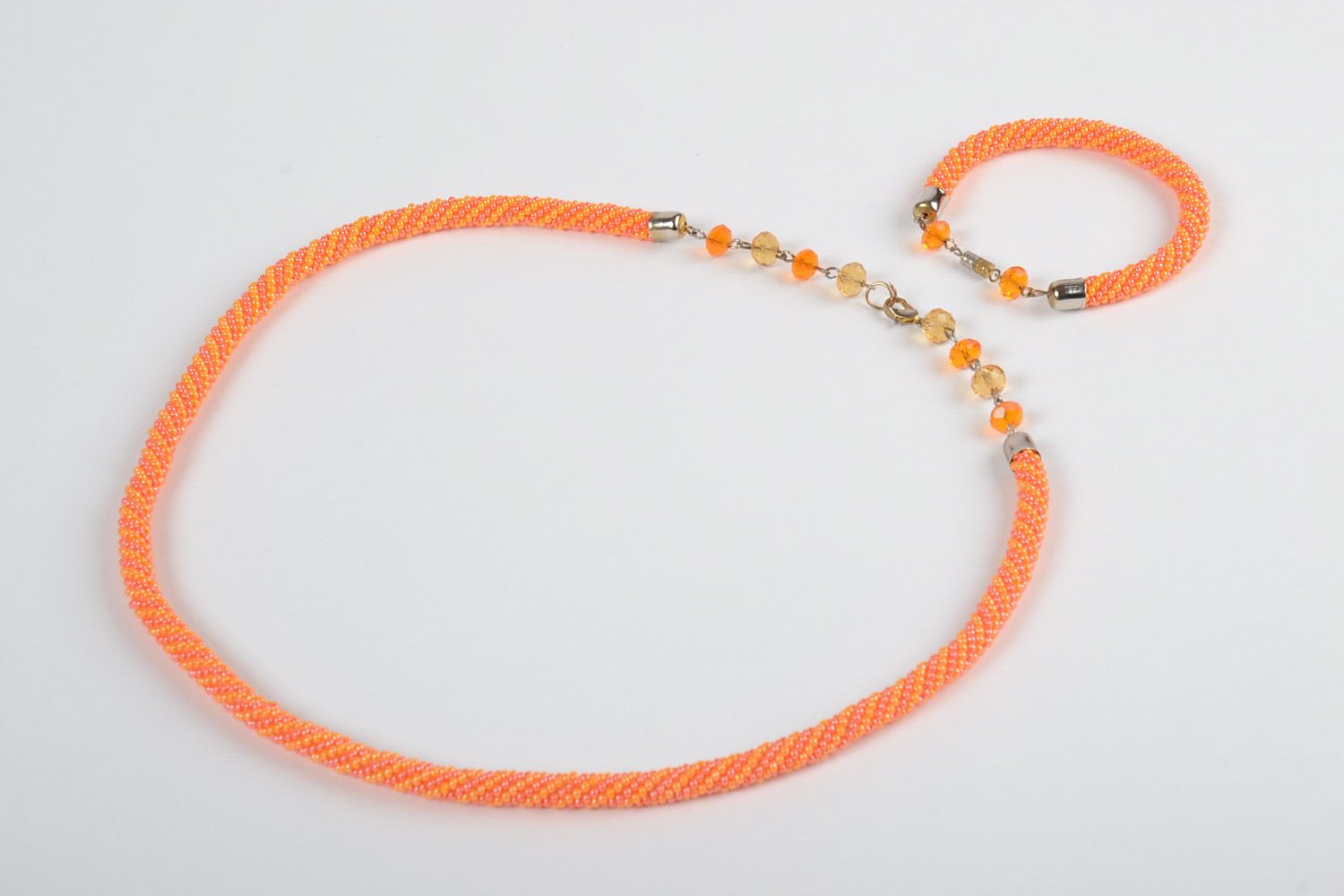 Beautiful bright orange beaded jewelry set 2 items women's necklace and bracelet photo 2