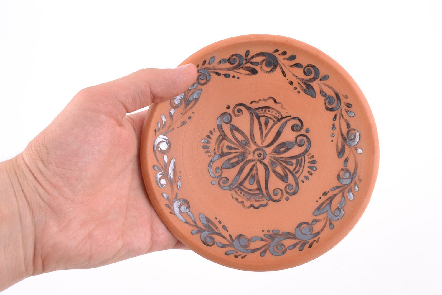 Handgemachter Teller aus Ton rund klein braun in ethnischem Stil originell schön foto 2