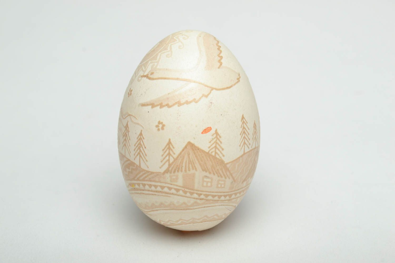 Huevo de Pascua artesanal en técnica de grabación por vinagre foto 2