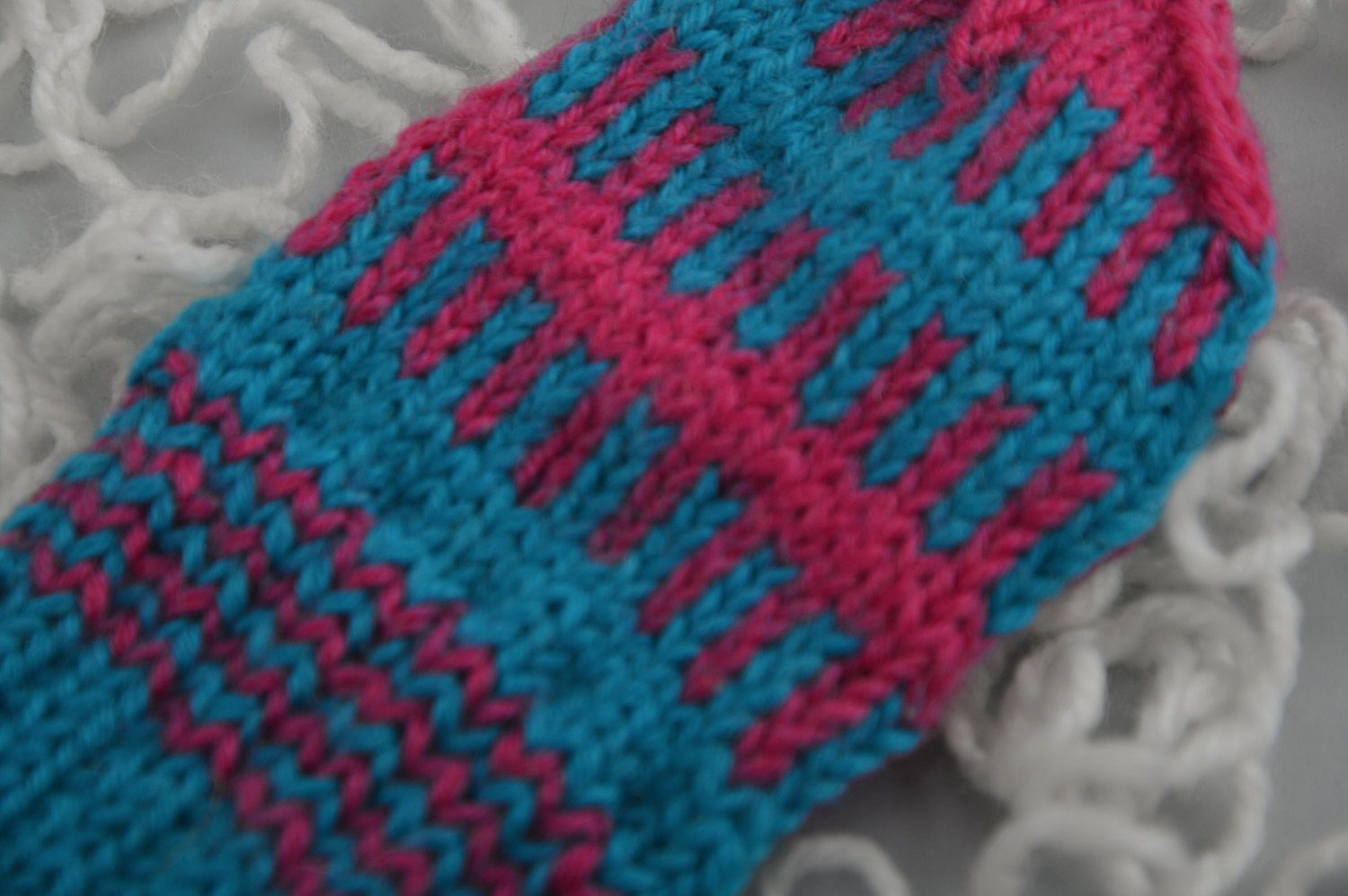 Moufles pour enfant fille tricotées avec des aiguilles faites main bleu-rose photo 3