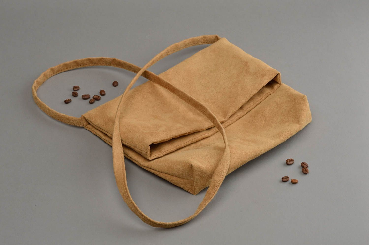 Petit sac pour femme en suède artificiel fait main pliable original beige photo 1