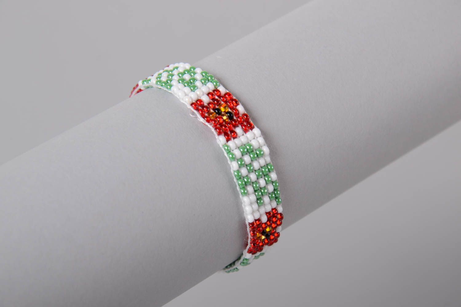 Stilvolles Damen Designer geflochtenes Armband aus Glasperlen weiß rot grün foto 3