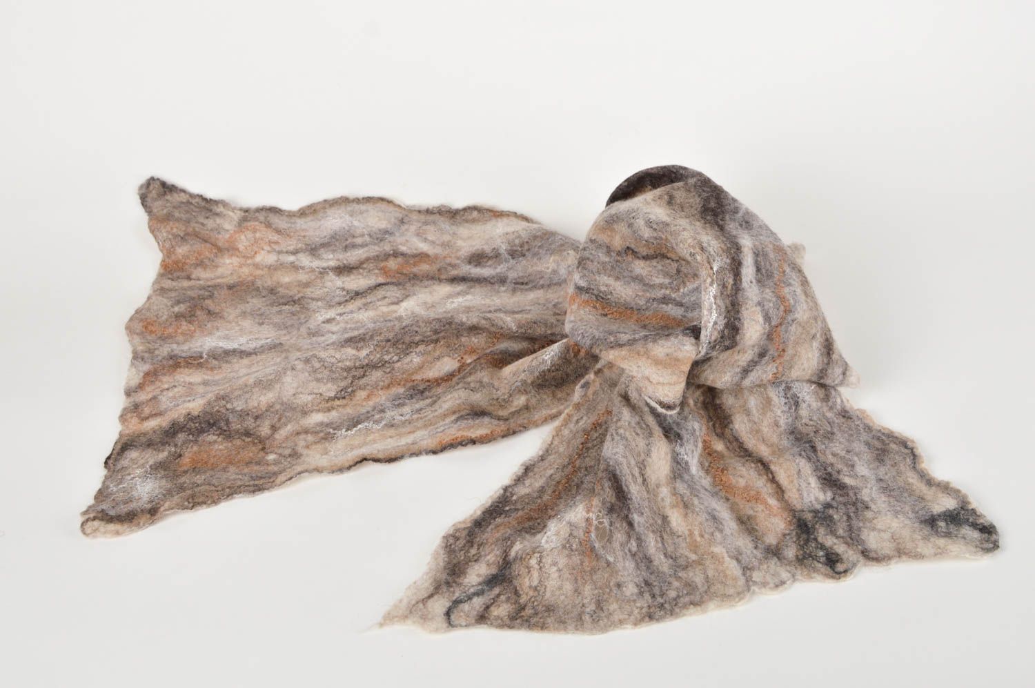 Écharpe en laine faite main Vêtement femme beige feutrage Cadeau original photo 2