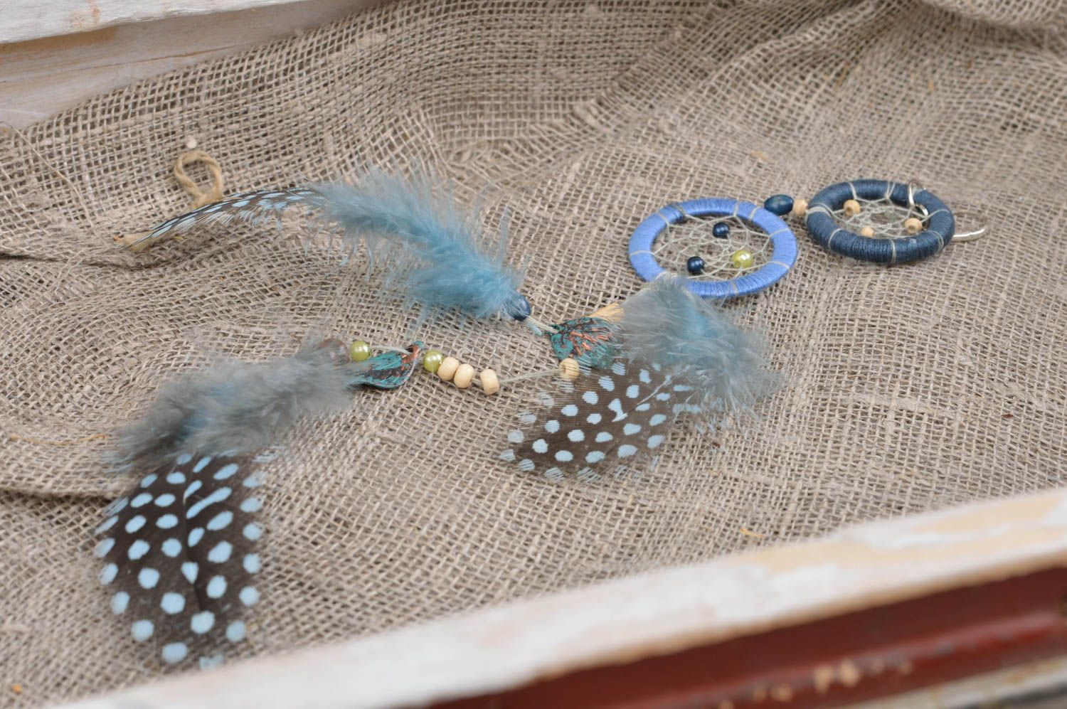 Llavero decorativo con forma de atrapasueños original artesanal con plumas foto 3
