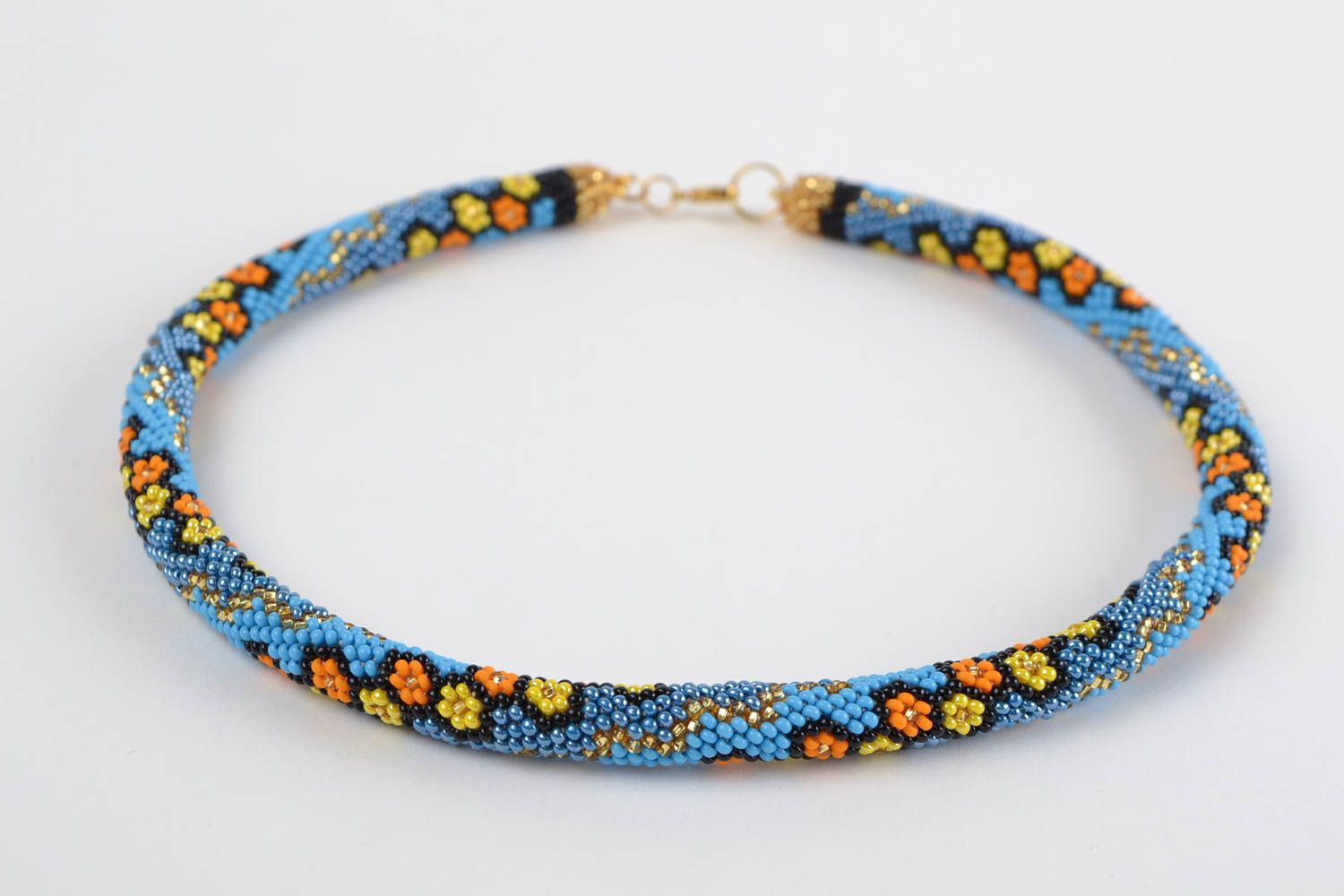 Collana tubolare originale fatta a mano accessorio da donna di perline azzurre foto 3