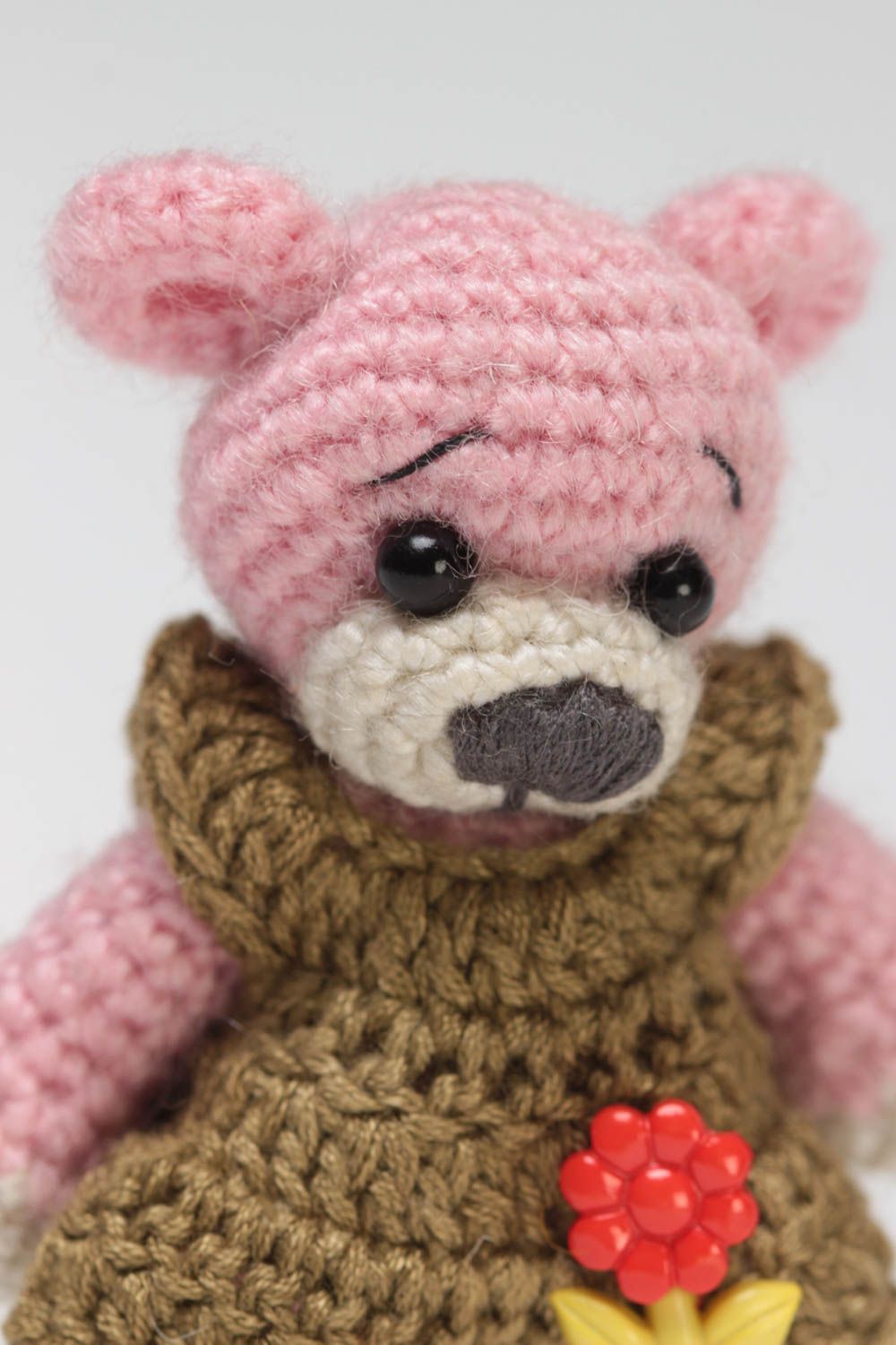 Ours en tissu fait main en robe marron de créateur jouet tricoté au crochet photo 3