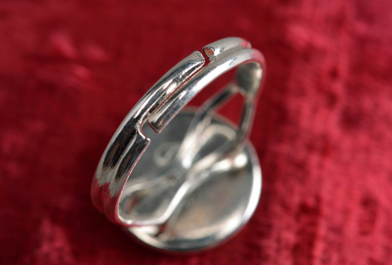Designer interessanter schöner massiver Ring mit Epoxidharz künstlerische Handarbeit foto 3