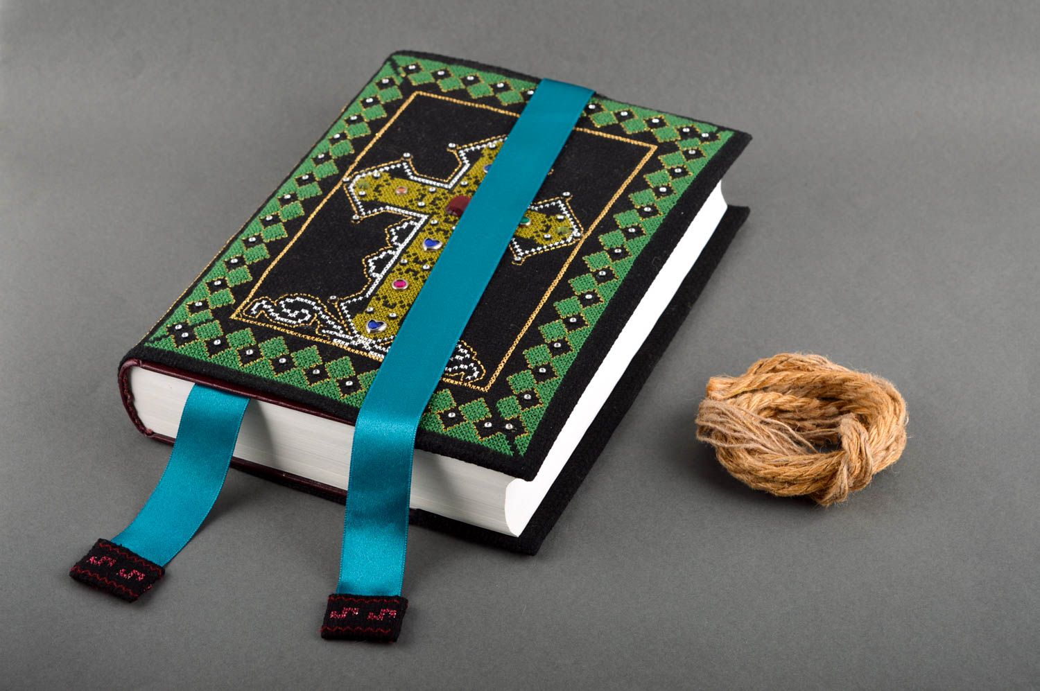 Copertina per libro fatta a mano con ricamo copertina libro di fili di iride foto 1