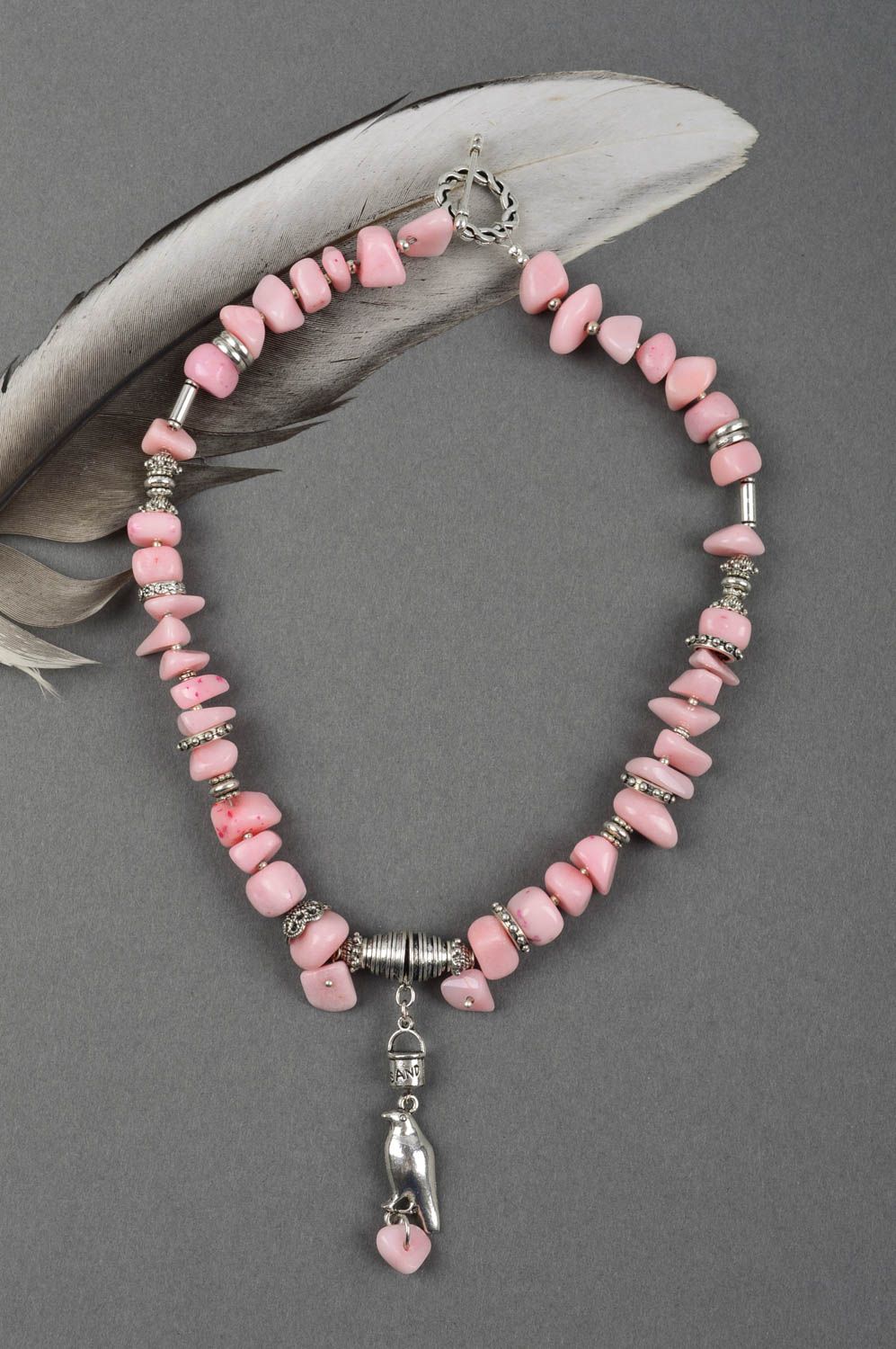 Розовое украшение ручной работы колье из бусин красивая бижутерия с камнями фото 1