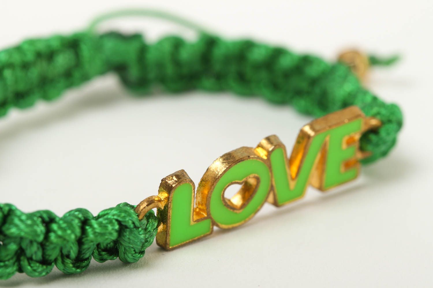 Bracelet vert Bijou fait main tressé fin avec mot love Cadeau femme original photo 3