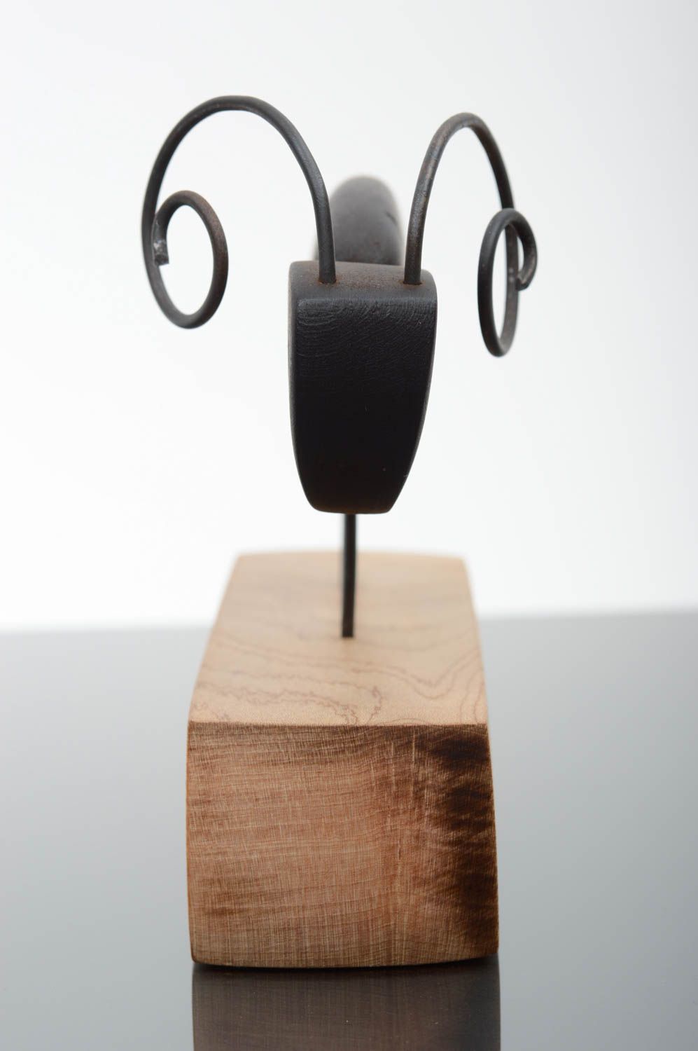 Статуэтка из дерева ручной работы фигурка из дерева черная сувенир из дерева фото 2