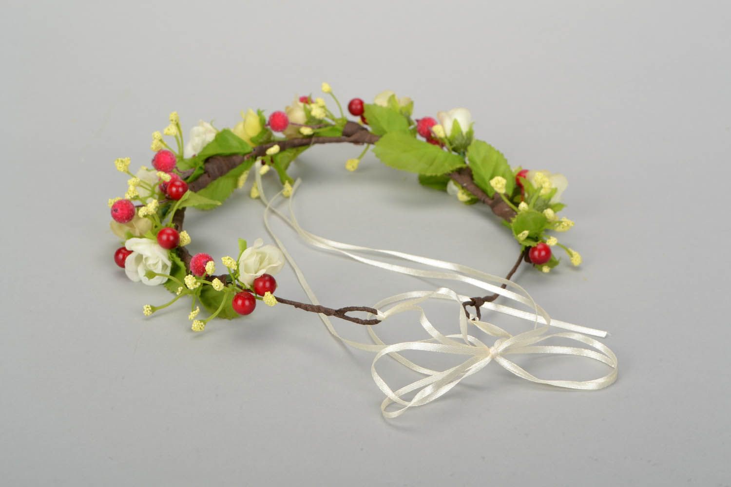 Hair band with berries and flowers photo 5