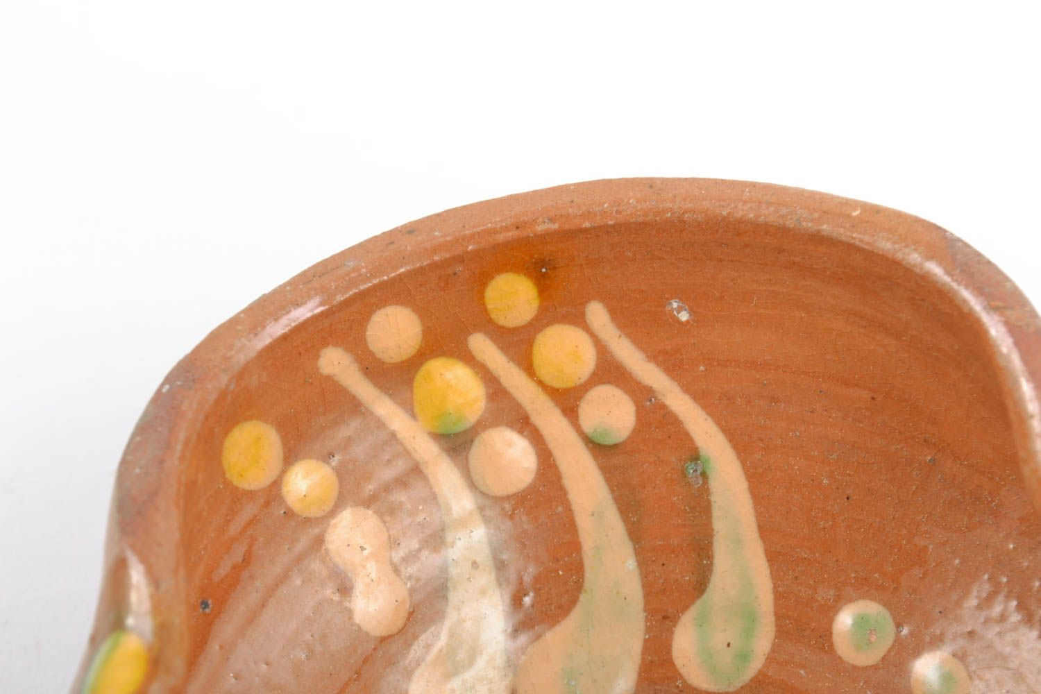 Cendrier en argile naturelle brun de forme insolite fait main avec peinture photo 4
