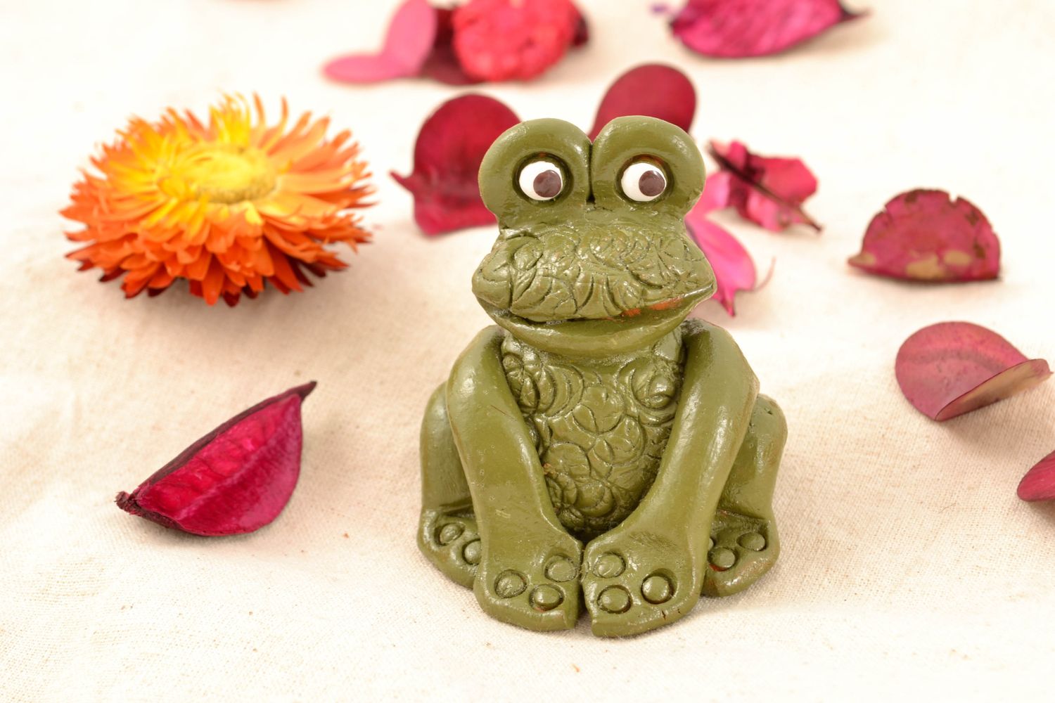 Painted ceramic statuette Frog photo 2