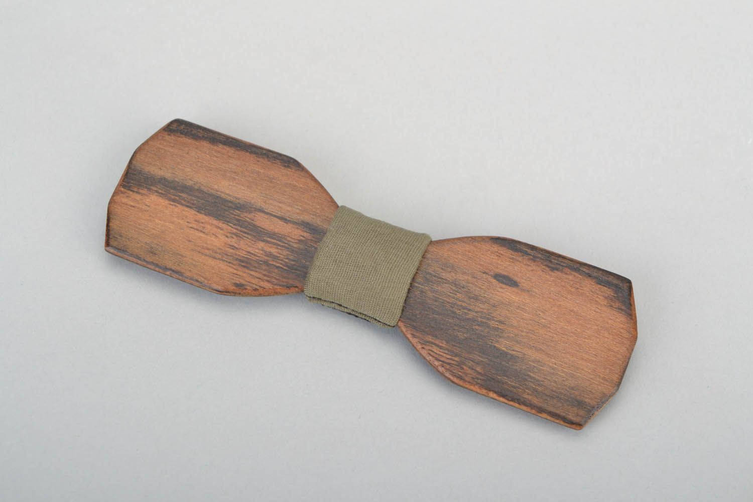 Wooden bow tie carved manually photo 2