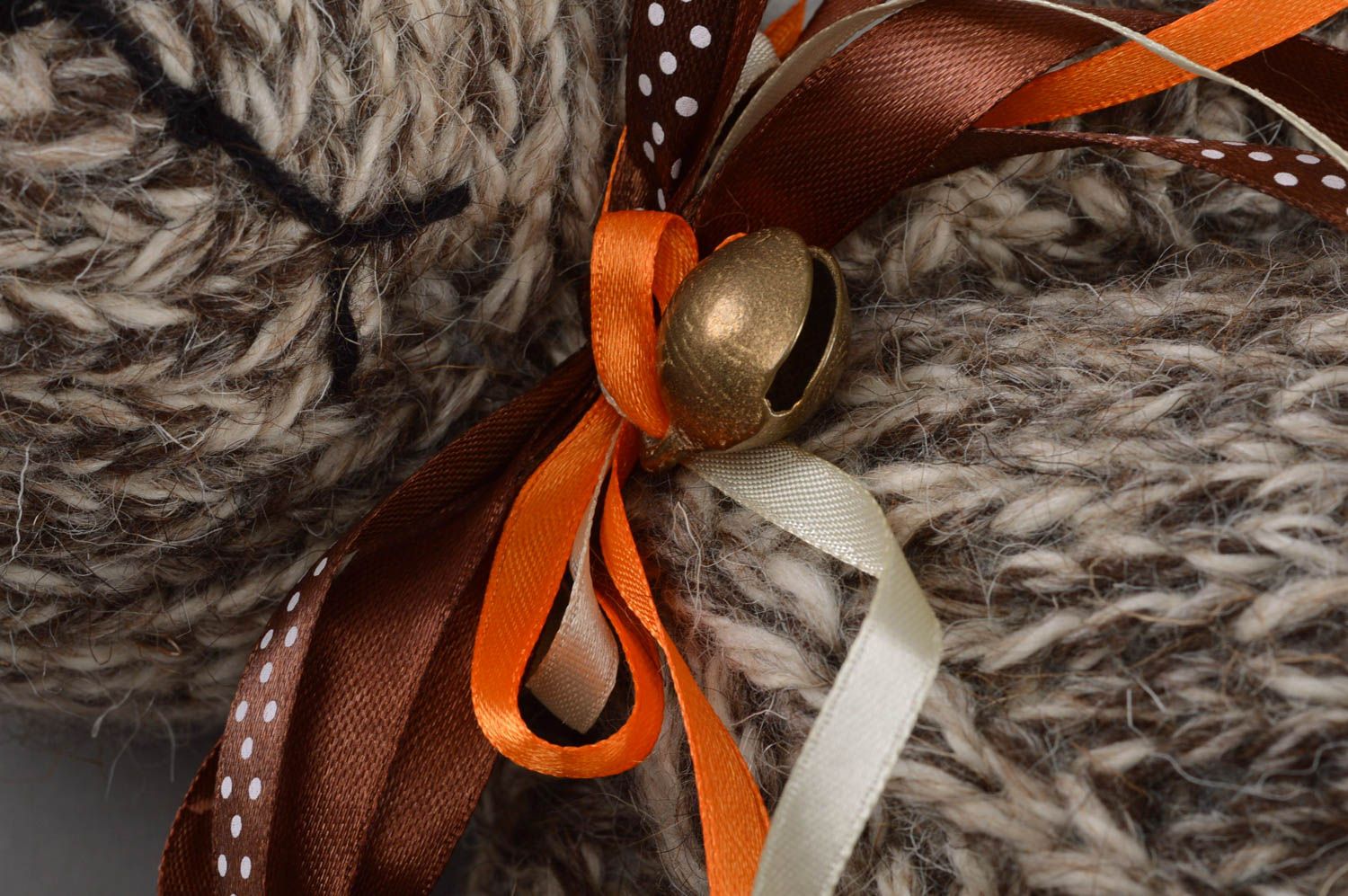 Jouet ours tricoté en laine gris de petite taille fait main décoration originale photo 3