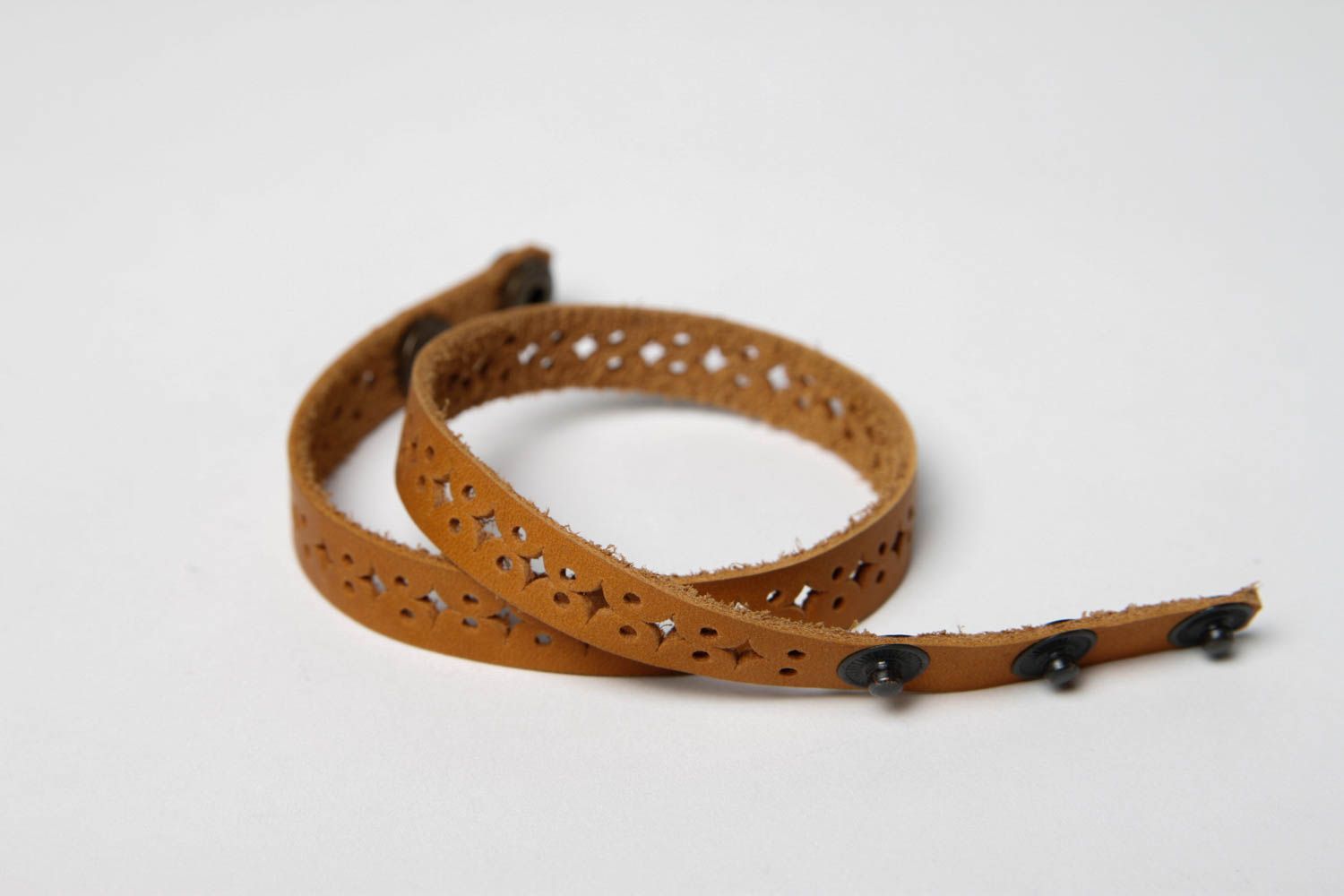 Bracelet cuir Bijou fait main brun clair Accessoire en cuir design original photo 5