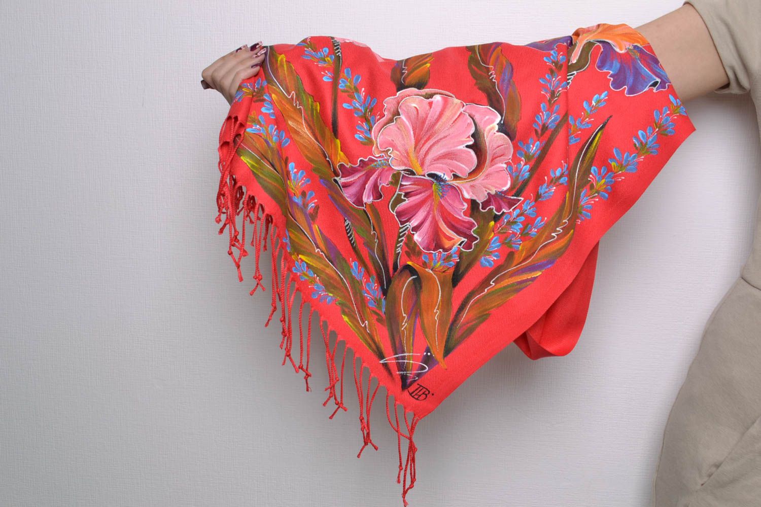 Яркий шарф из кашемира с росписью Ирисы фото 5