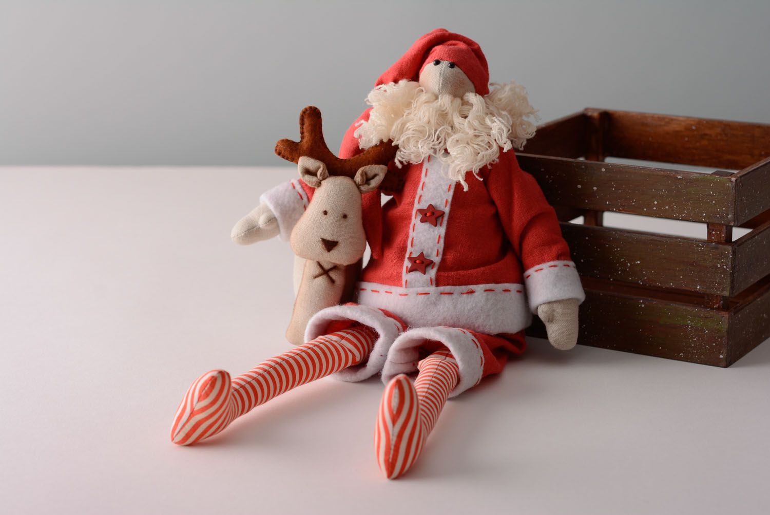 Kuscheliges Spielzeug Weihnachtsmann mit Hirsch foto 1