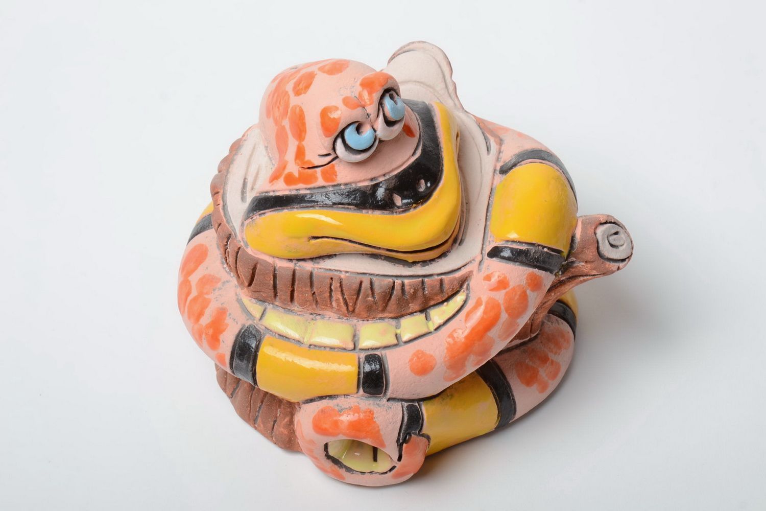 Tirelire multicolore en argile peinte faite main originale en forme de serpent photo 4