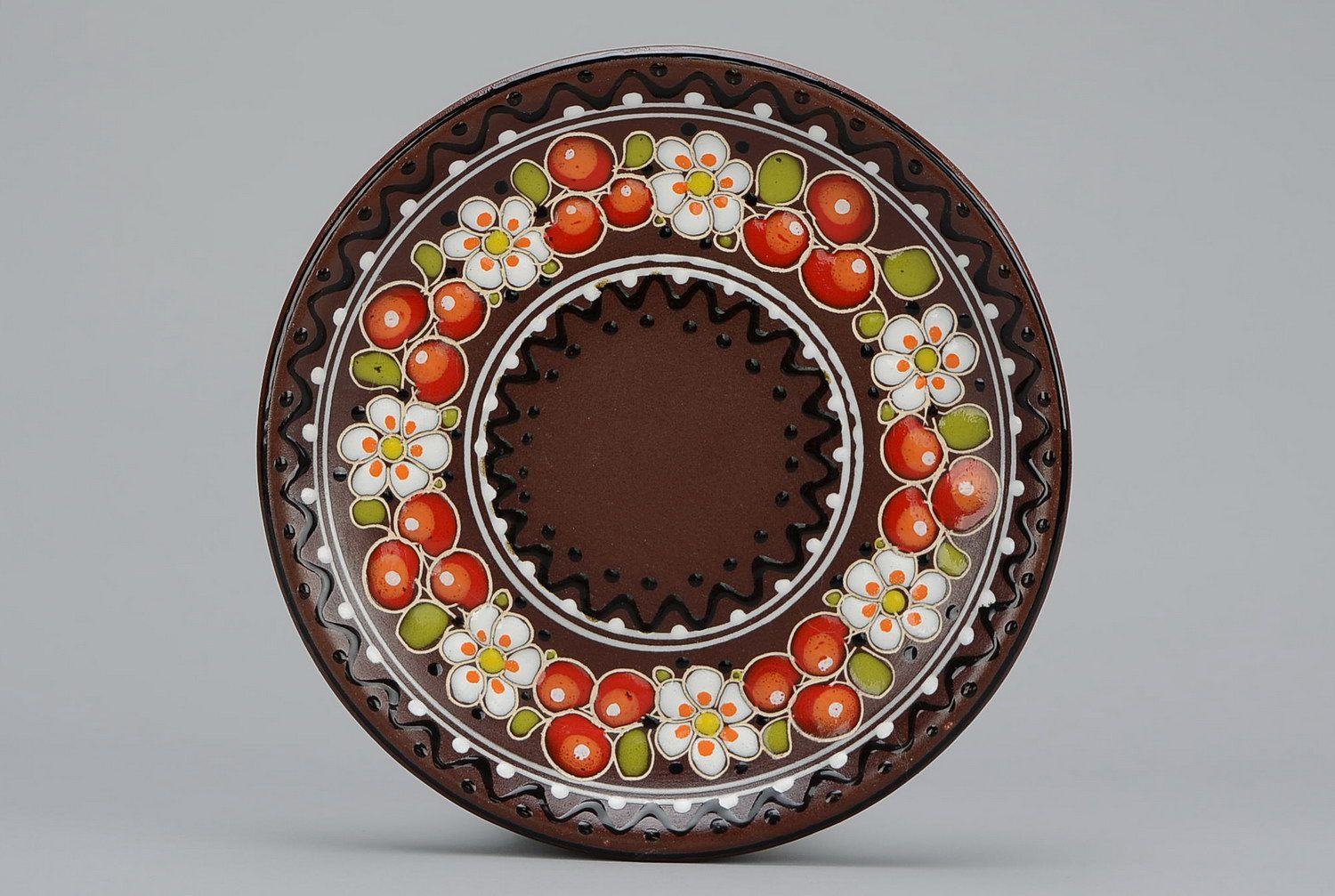 Ceramic patterned plate photo 1