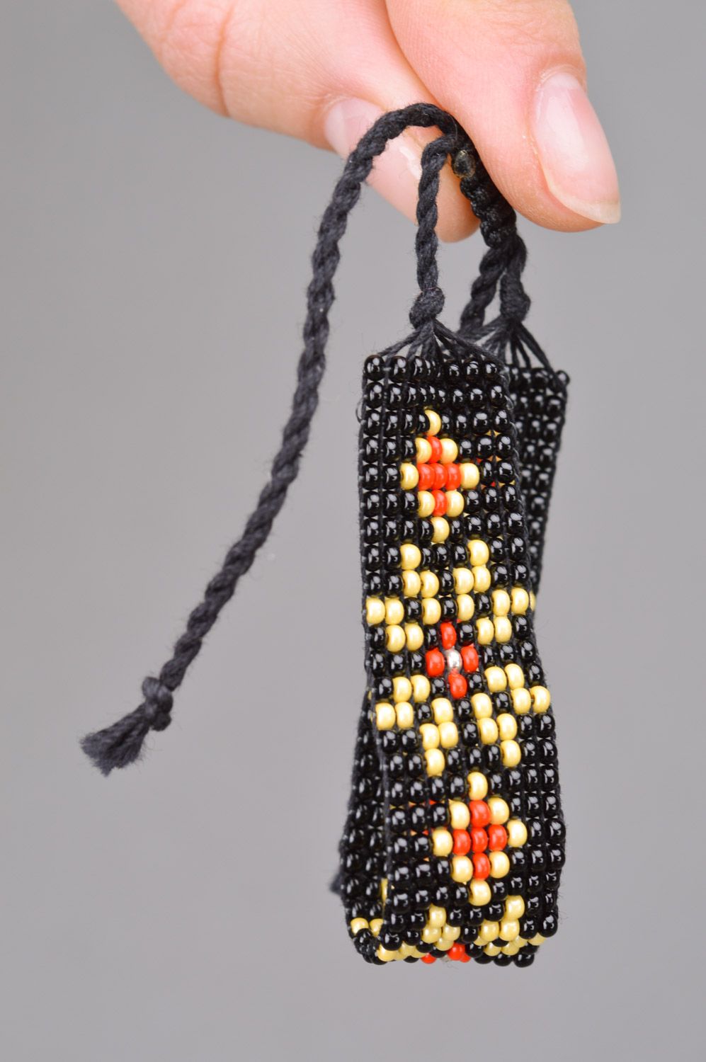 Handmade black wide beaded wrist bracelet with yellow and red flowers photo 3