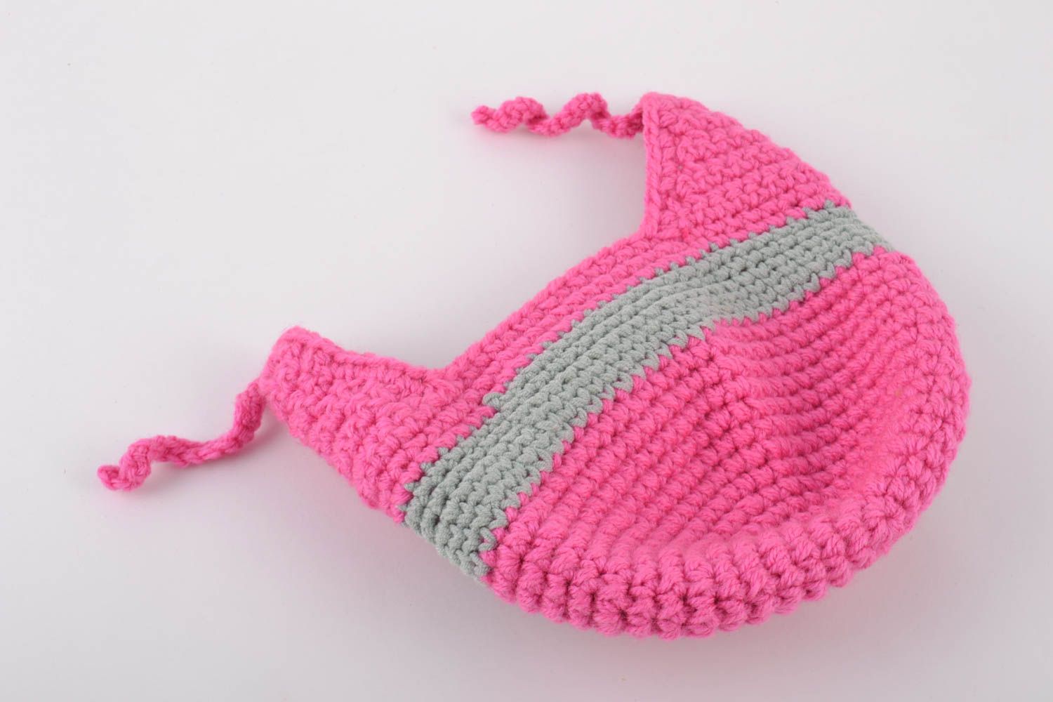 Bonnet tricoté à la main rose avec ourson muni de cordelettes pour fille photo 4