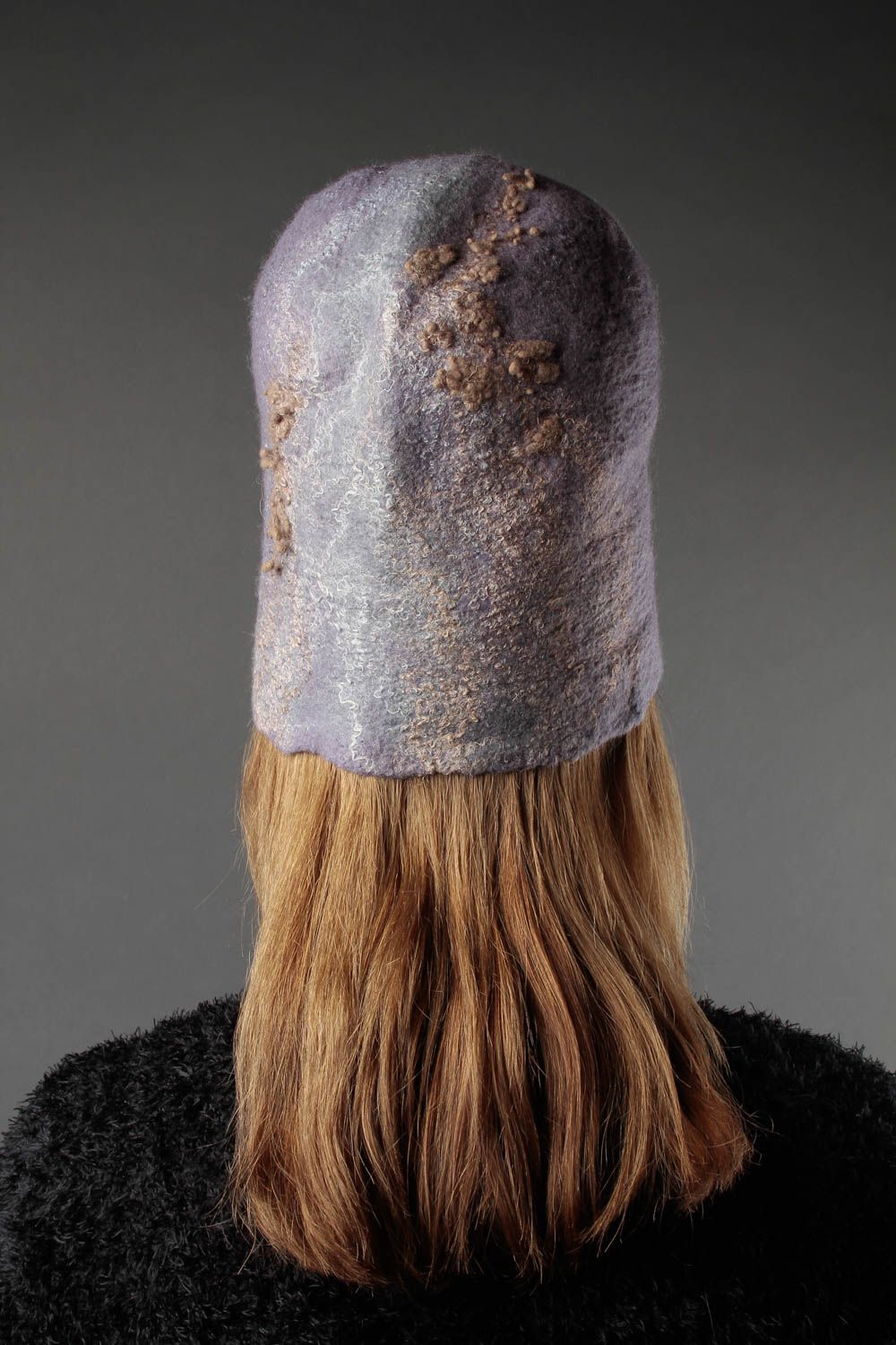 Bonnet d'hiver fait main Vêtement femme en laine feutrée Cadeau original photo 1