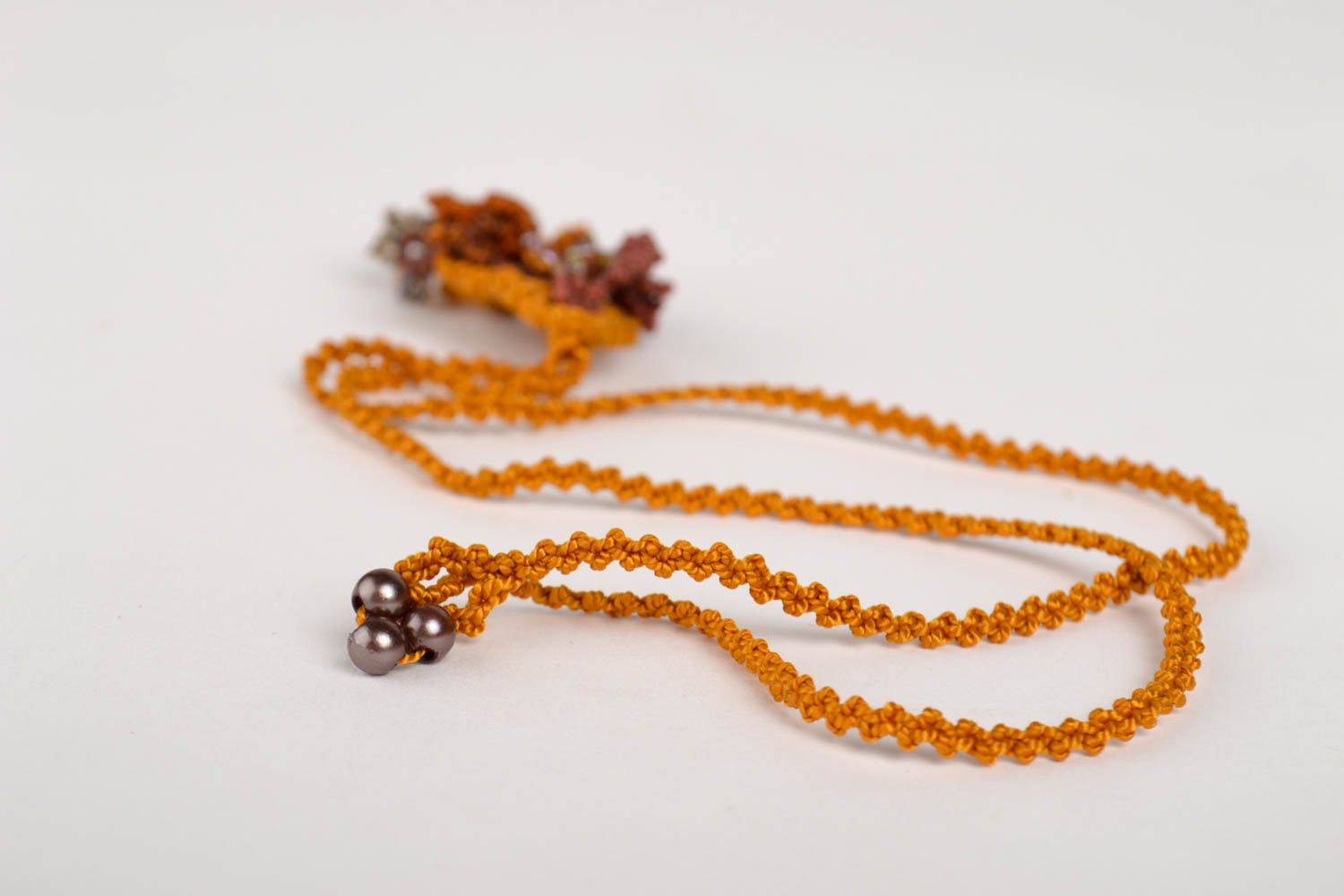 Collar artesanal de hilos anaranjados accesorio para mujeres regalo original foto 3