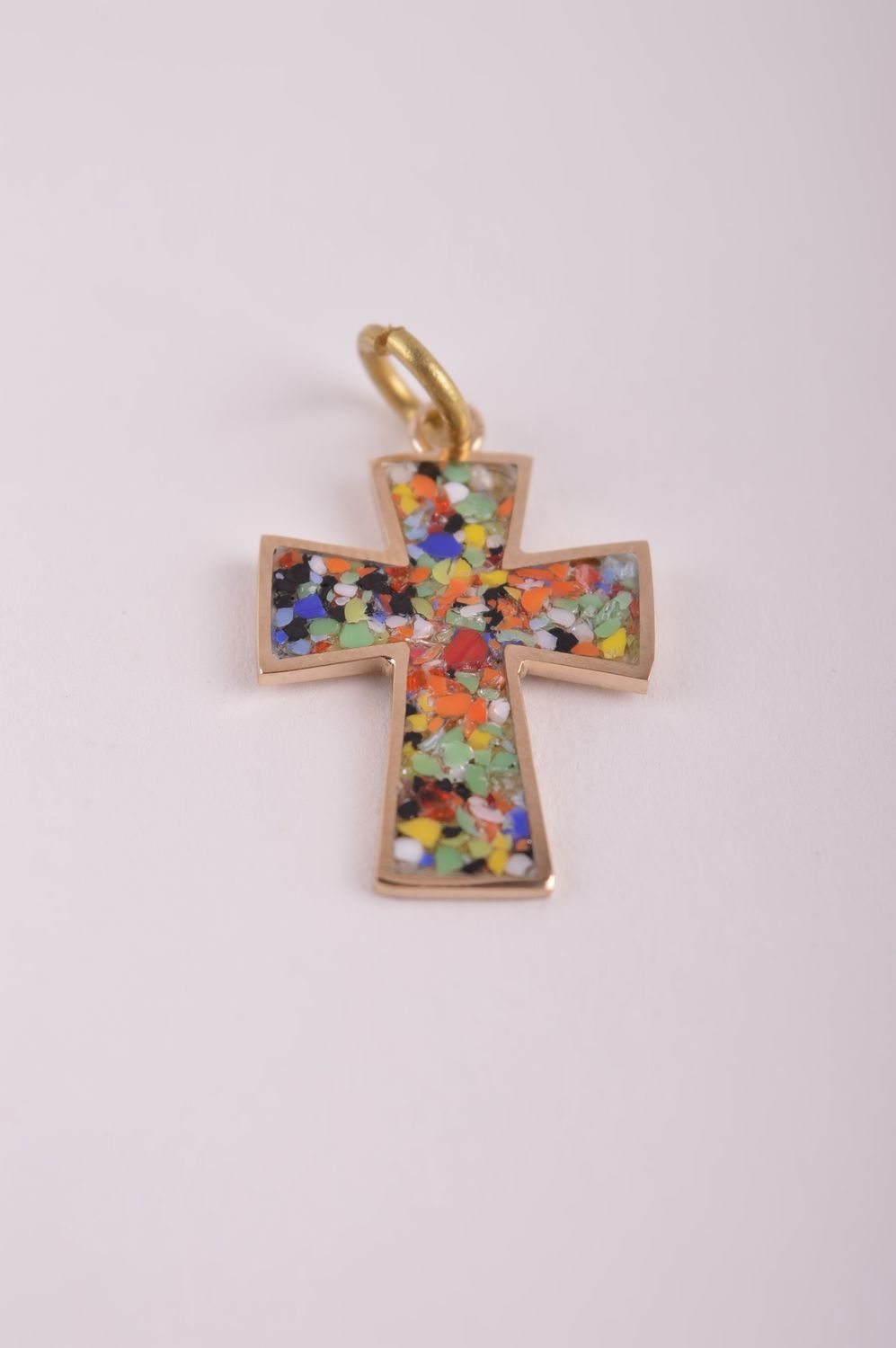 Крестик с камнями handmade подвеска на шею украшение из латуни разноцветное фото 2